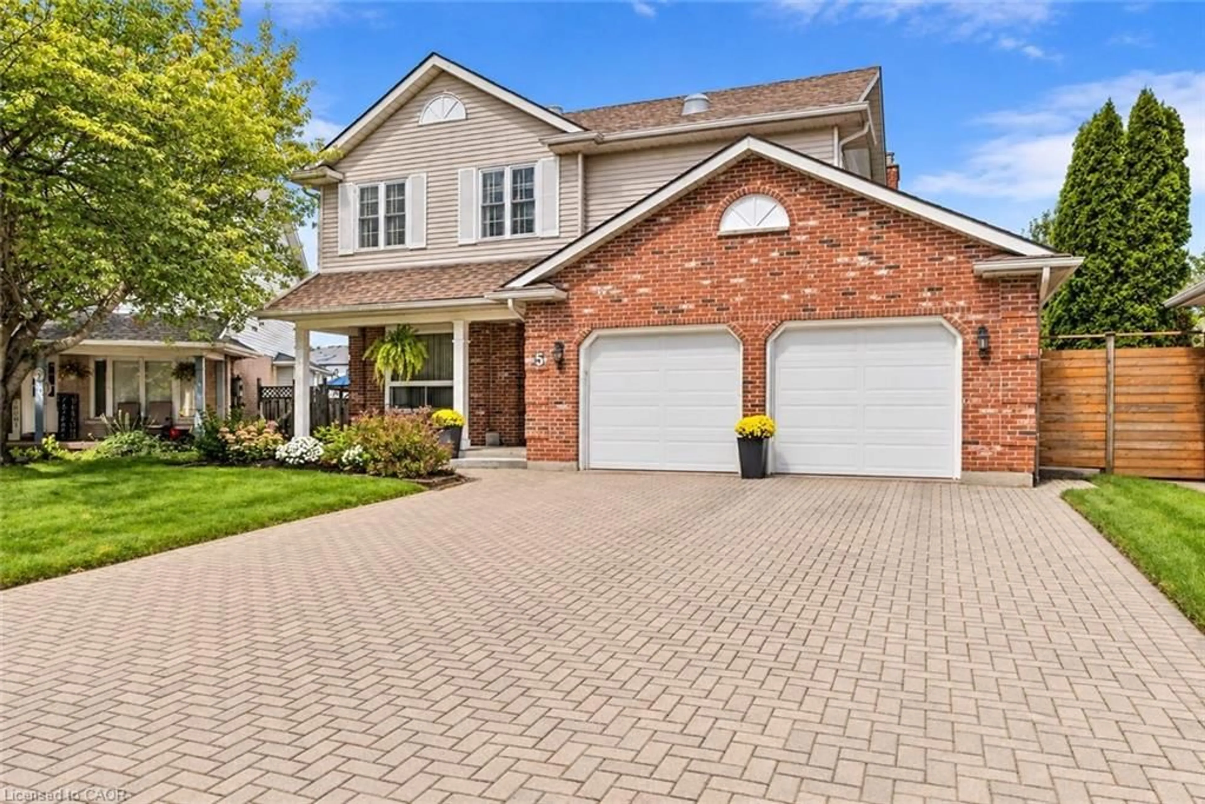 Home with brick exterior material, street for 5 Thorn Pl, St. Catharines Ontario L2S 3S1