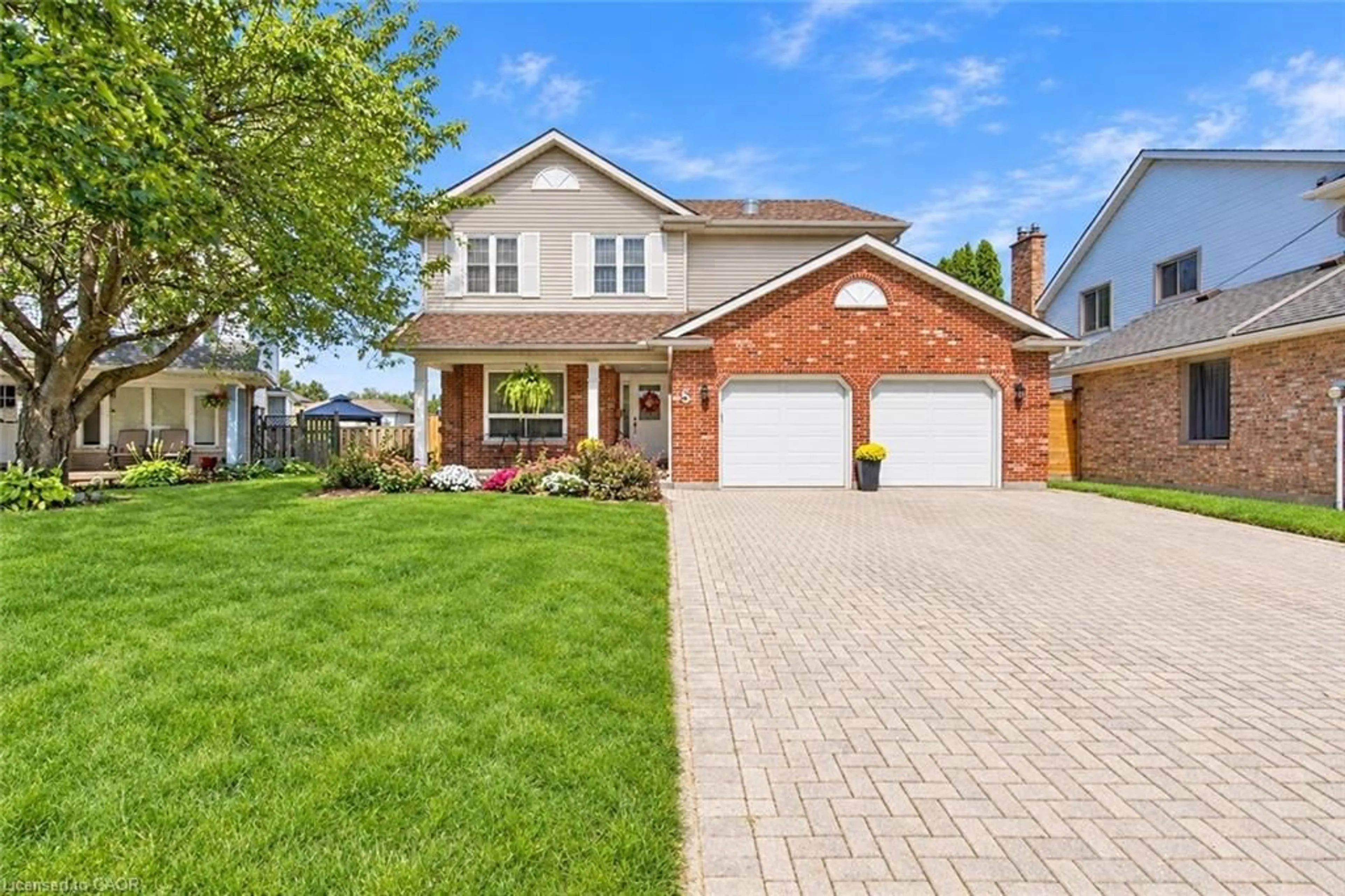 Home with brick exterior material, street for 5 Thorn Pl, St. Catharines Ontario L2S 3S1