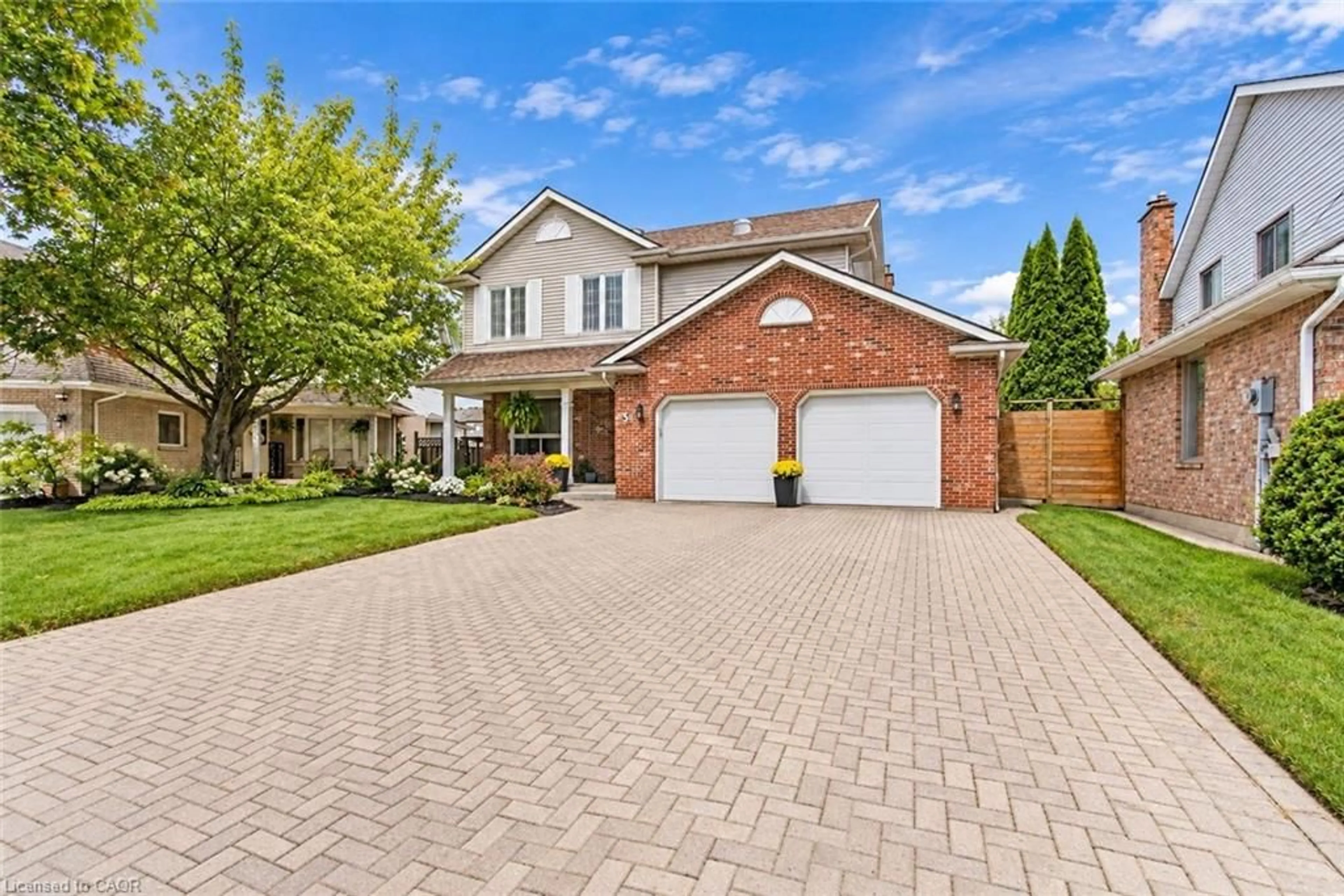 Home with brick exterior material, street for 5 Thorn Pl, St. Catharines Ontario L2S 3S1