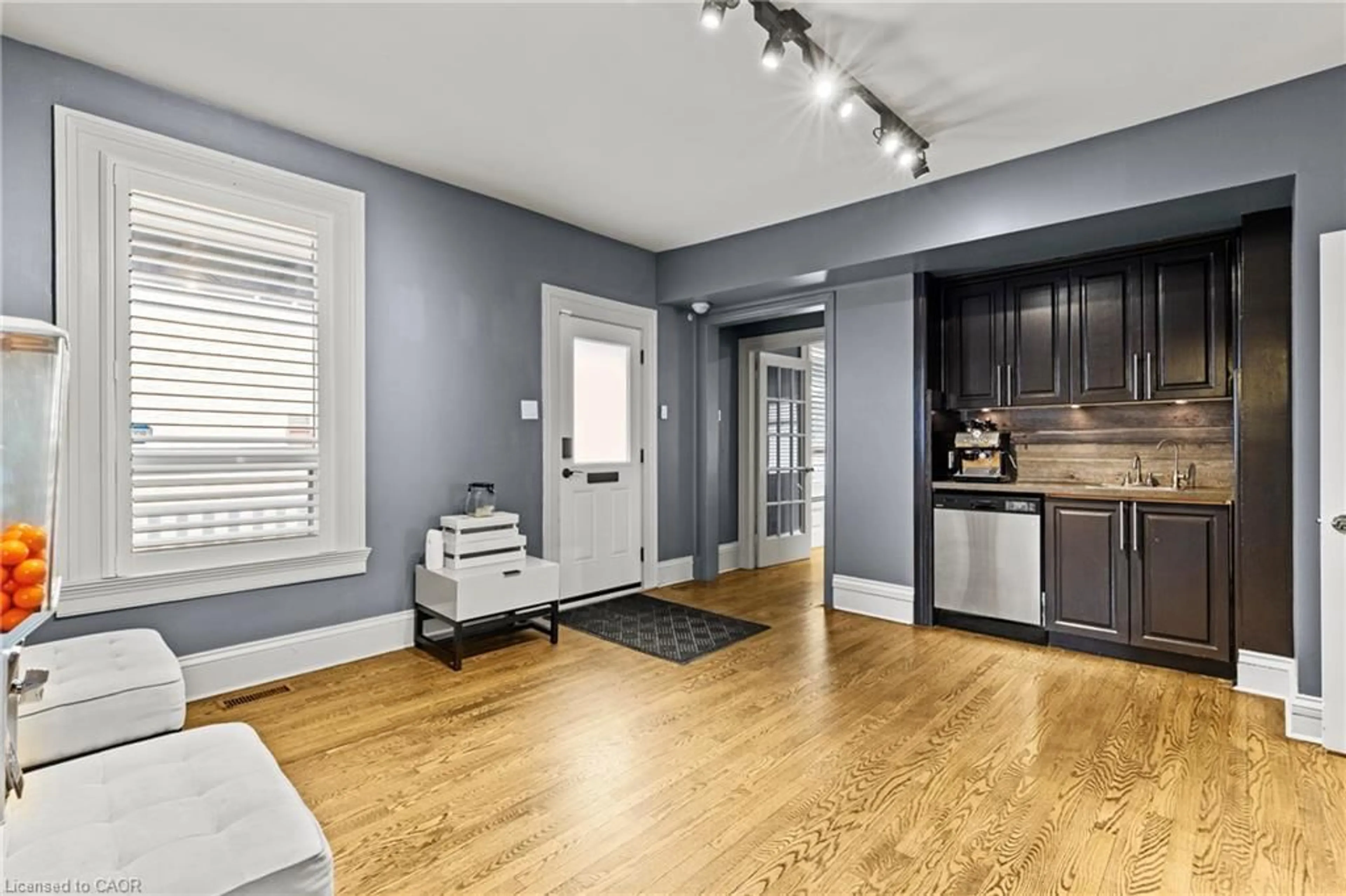 Unknown for 196 King St, St. Catharines Ontario L2R 3J7