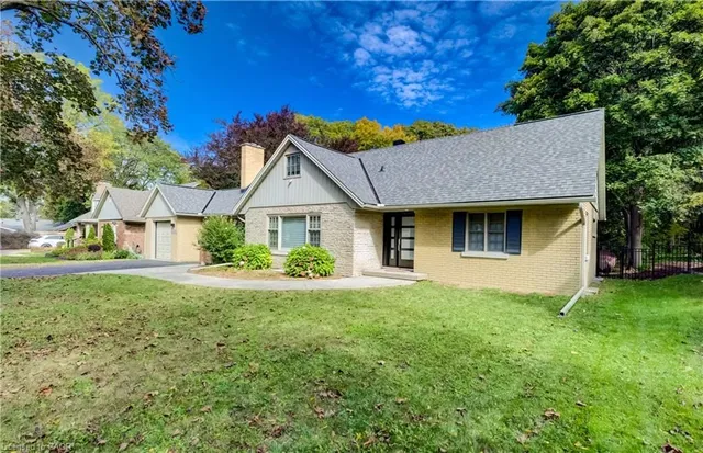 656 Westmount Rd, Kitchener 2