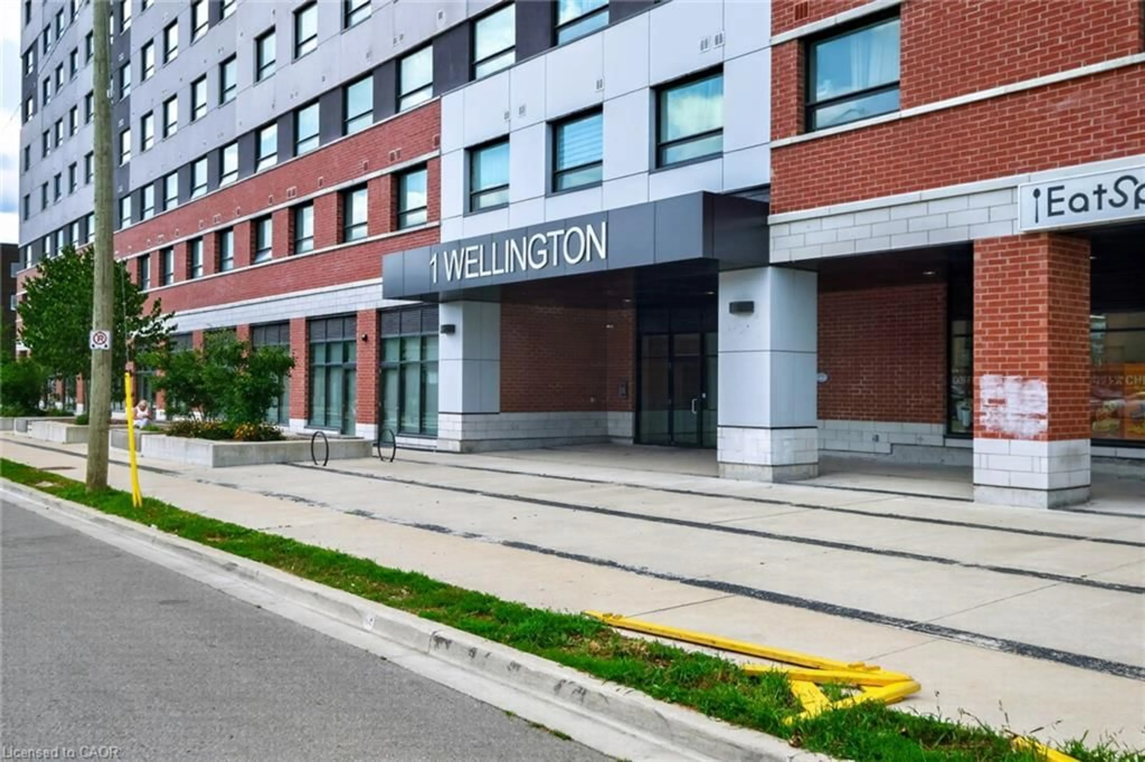 Indoor foyer for 1 Wellington St #519, Brantford Ontario N3T 2L3