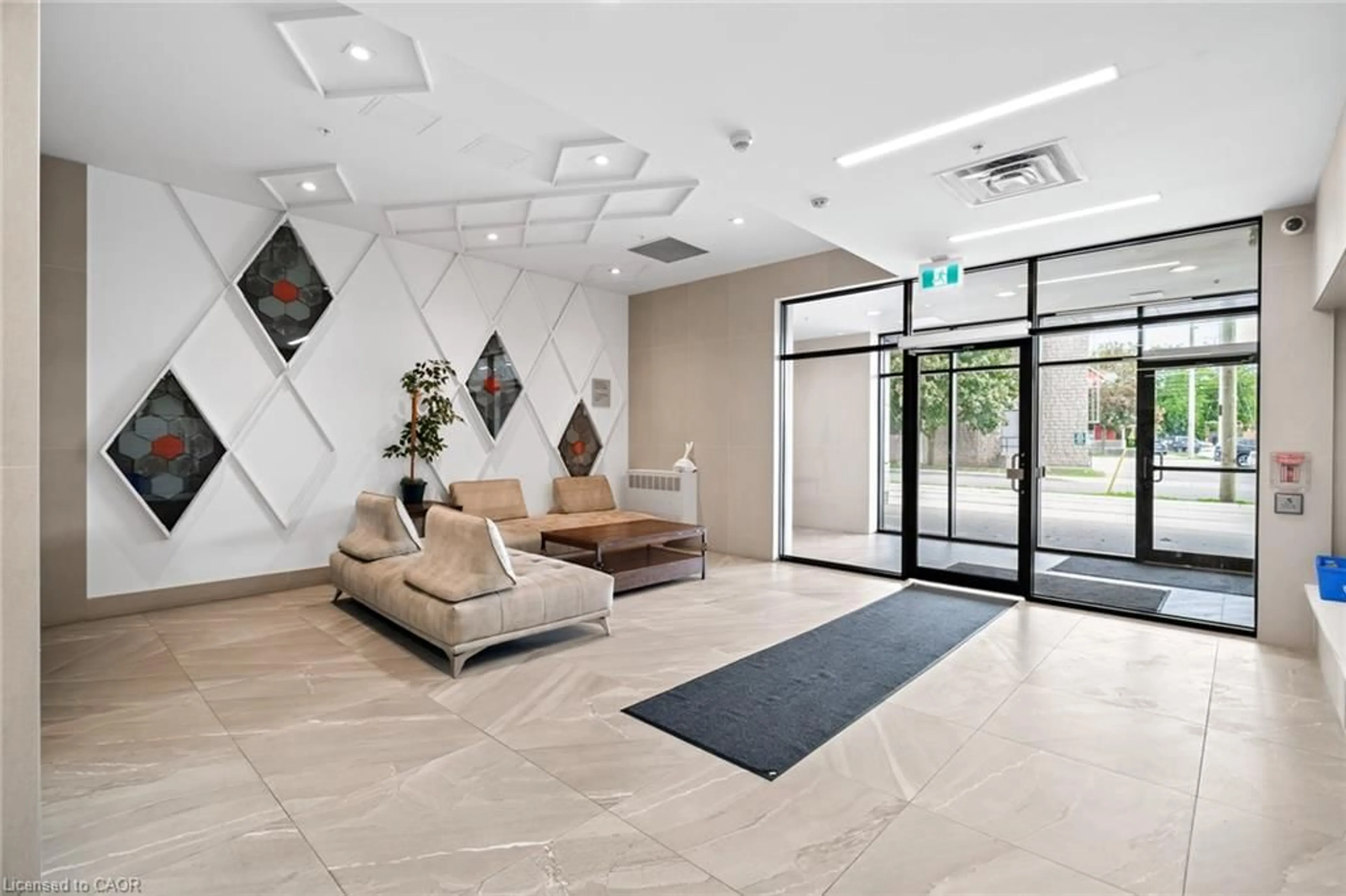 Indoor foyer for 1 Wellington St #519, Brantford Ontario N3T 2L3