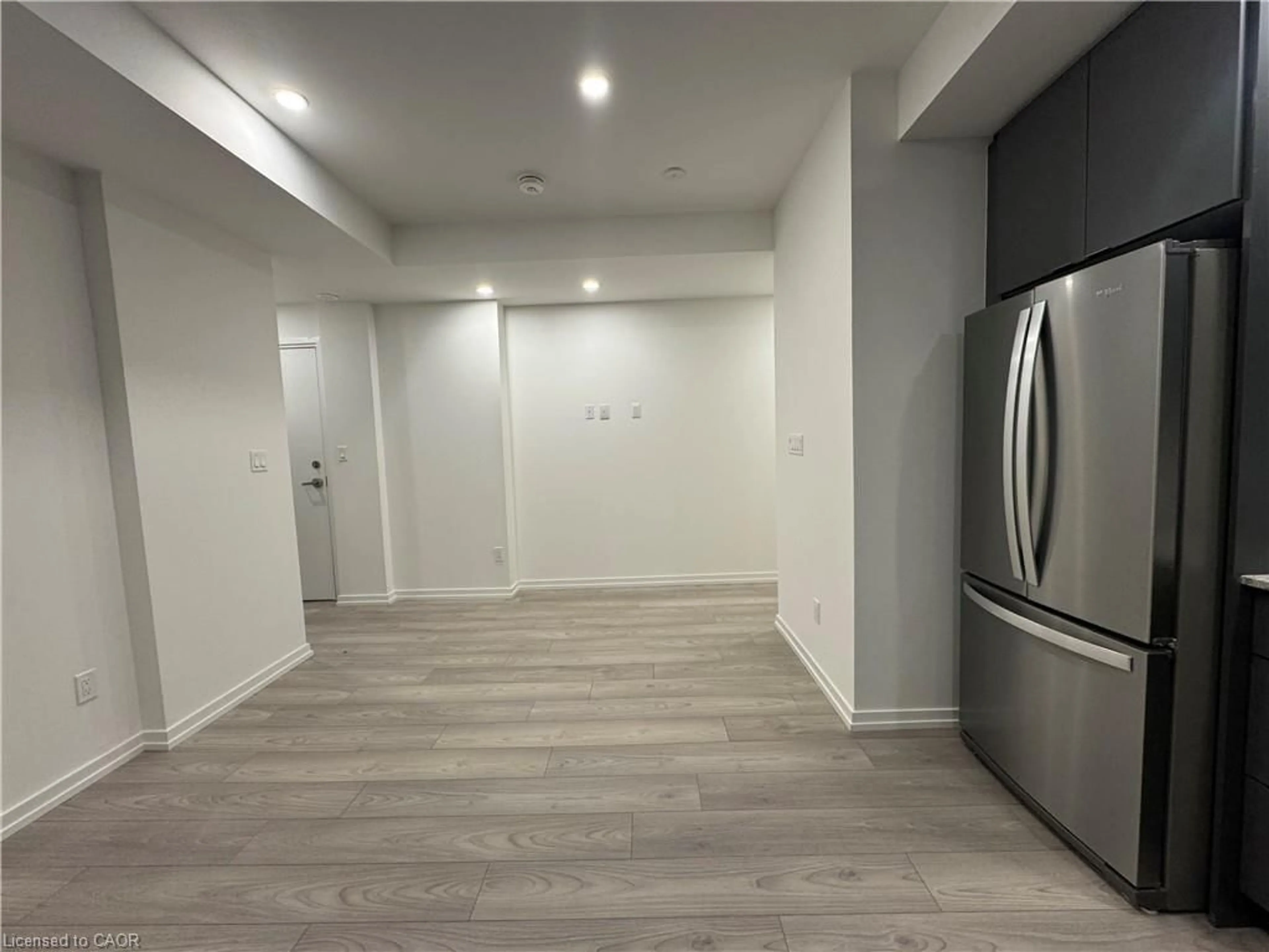 A pic of a room for 17 Lytham Green Cir #27, Newmarket Ontario L3Y 0H4