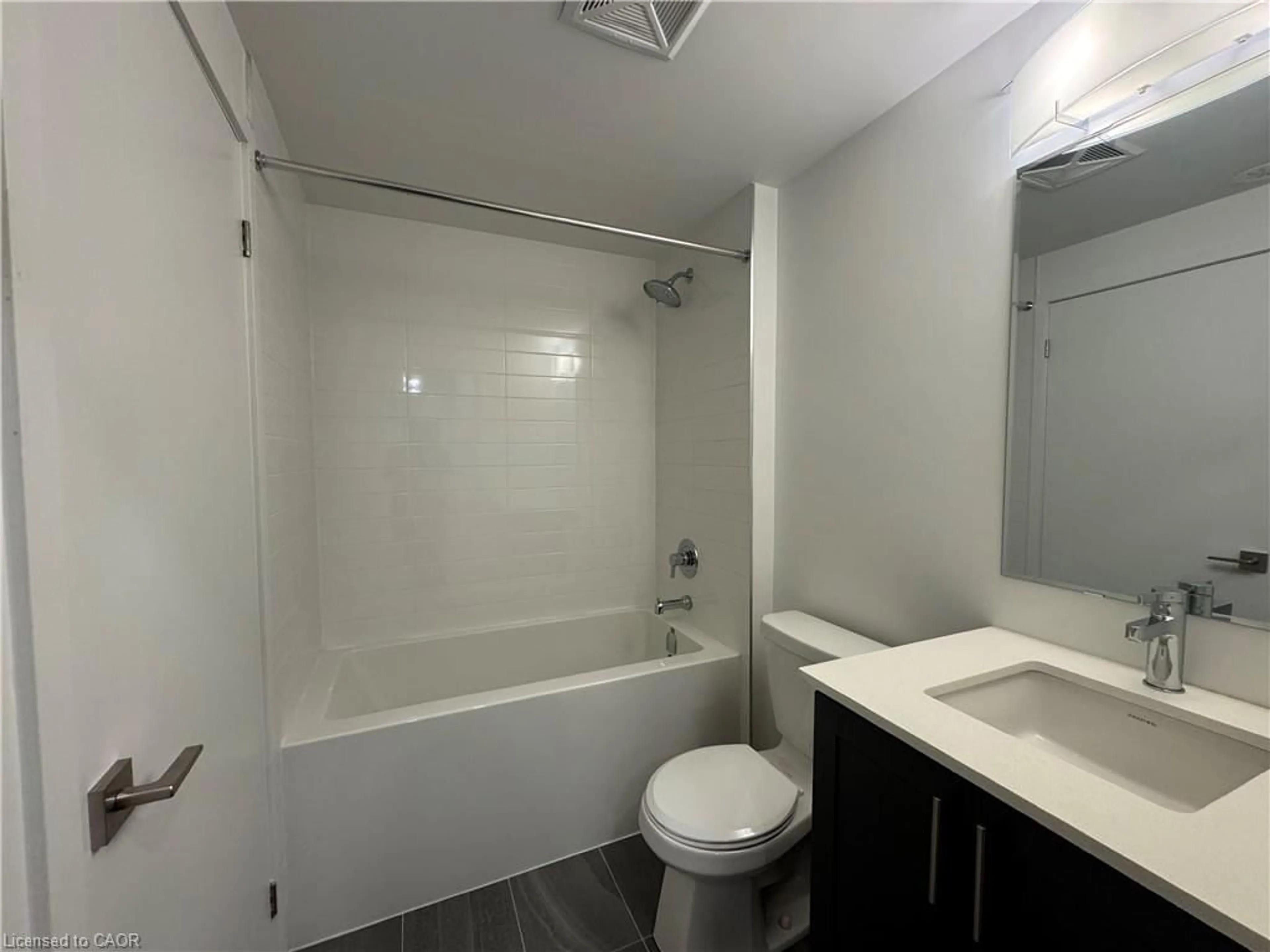 Standard bathroom, unknown for 17 Lytham Green Cir #27, Newmarket Ontario L3Y 0H4