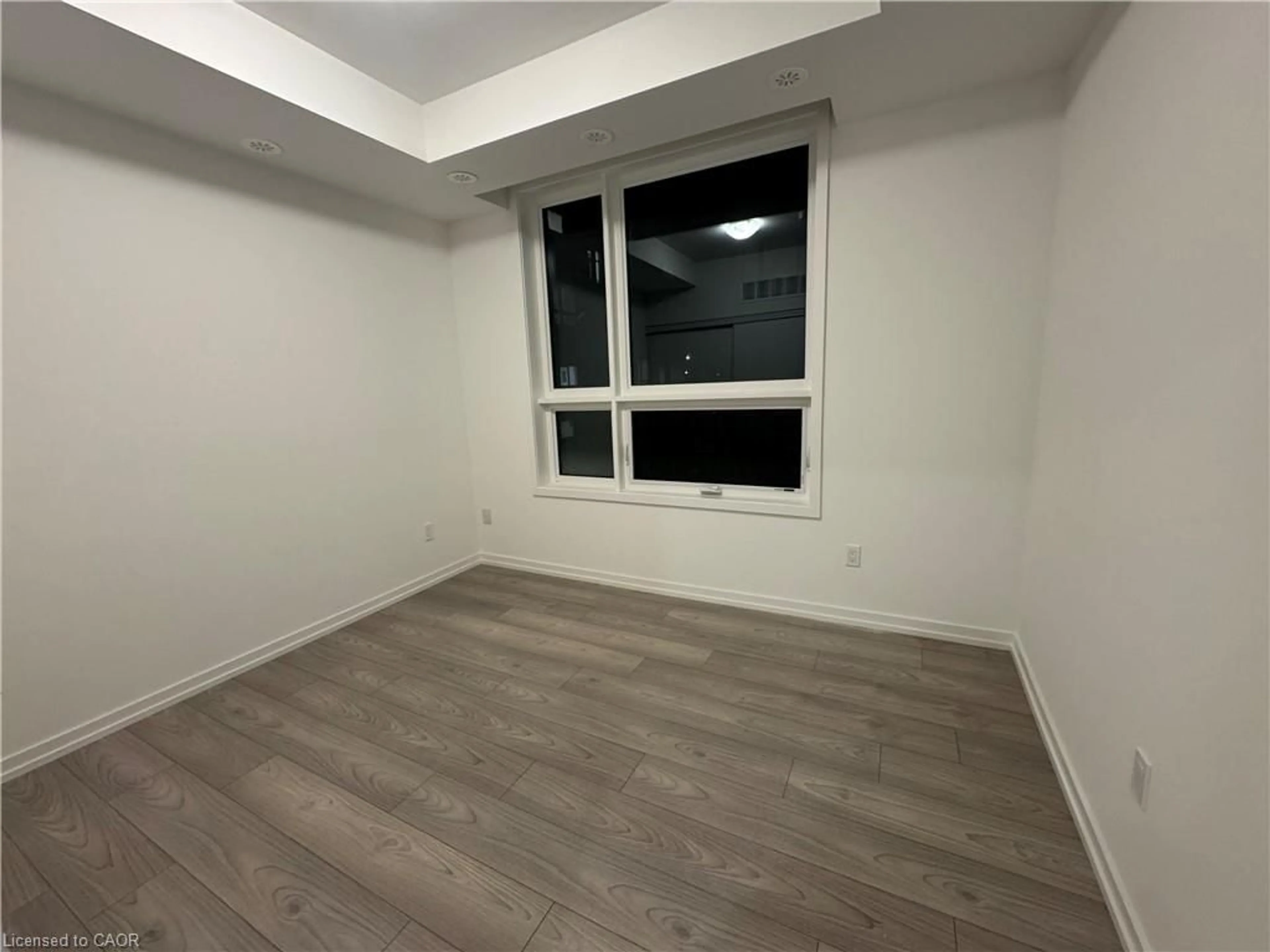 A pic of a room for 17 Lytham Green Cir #27, Newmarket Ontario L3Y 0H4