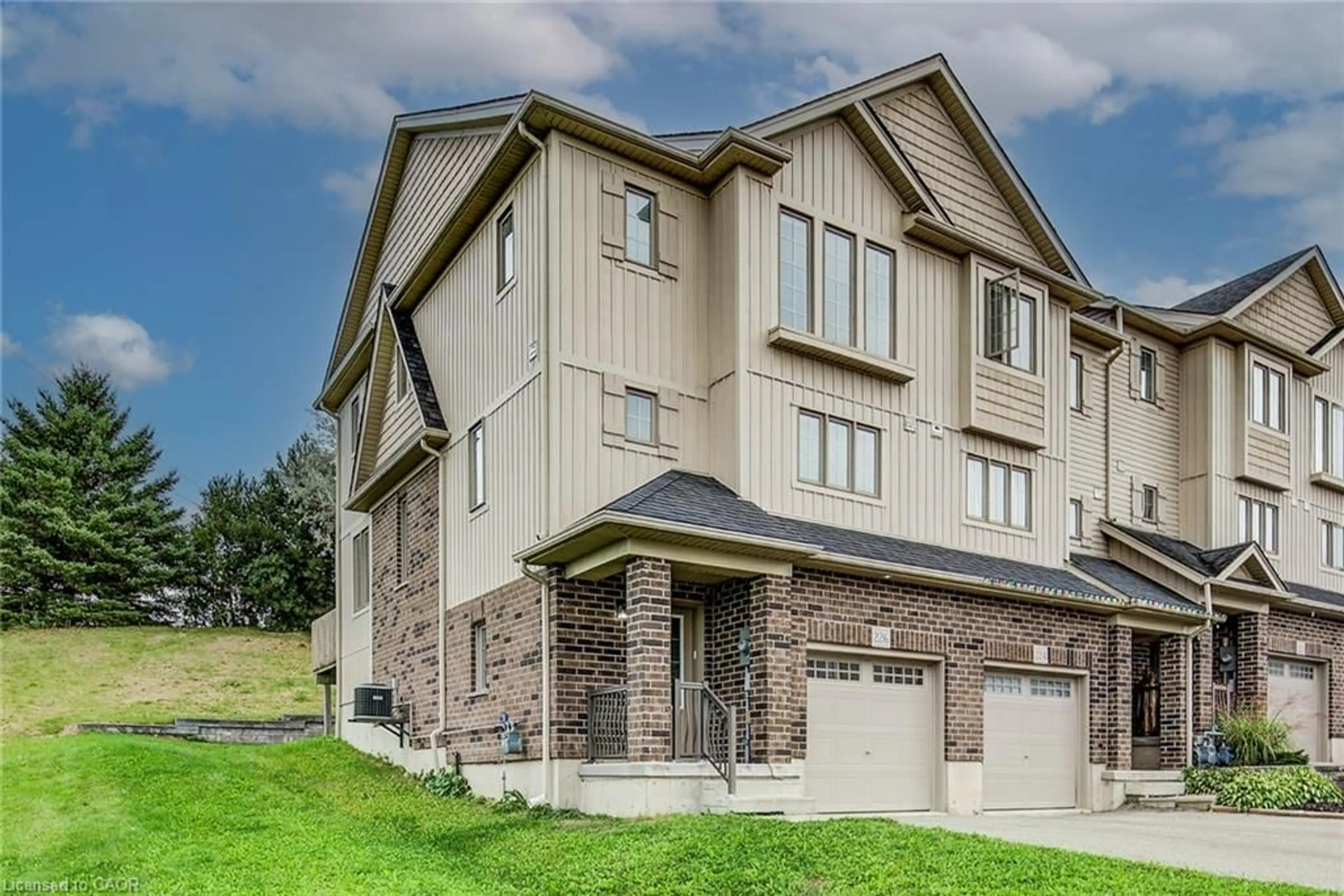 Home with brick exterior material, unknown for 226 Maitland St, Kitchener Ontario N2R 1Z1