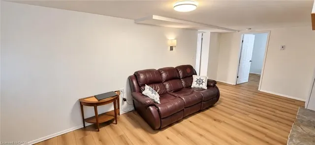 107 Elgin Cres, Waterloo 2