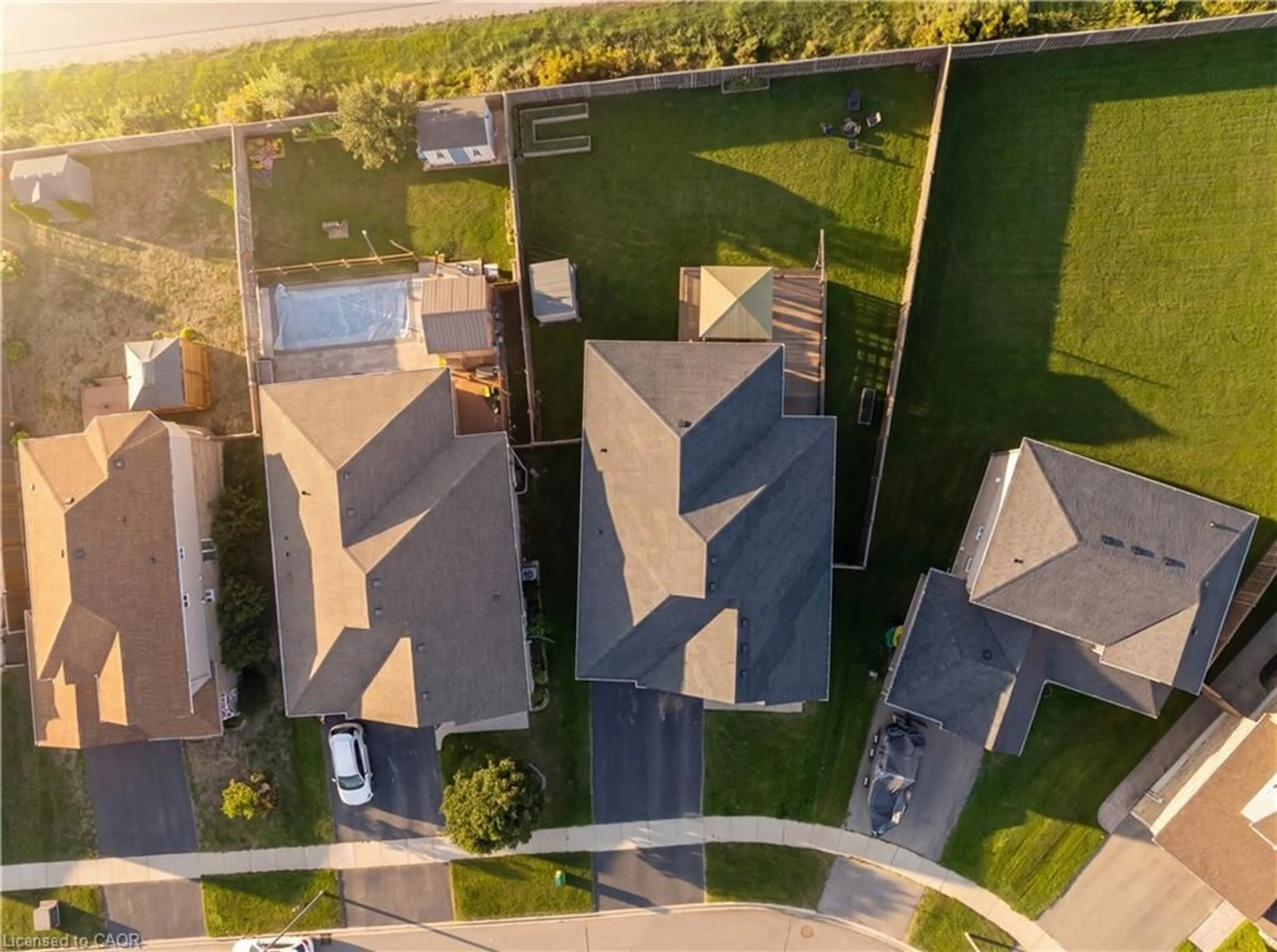 A pic from outside/outdoor area/front of a property/back of a property/a pic from drone, street for 116 English Cres, Plattsville Ontario N0J 1S0