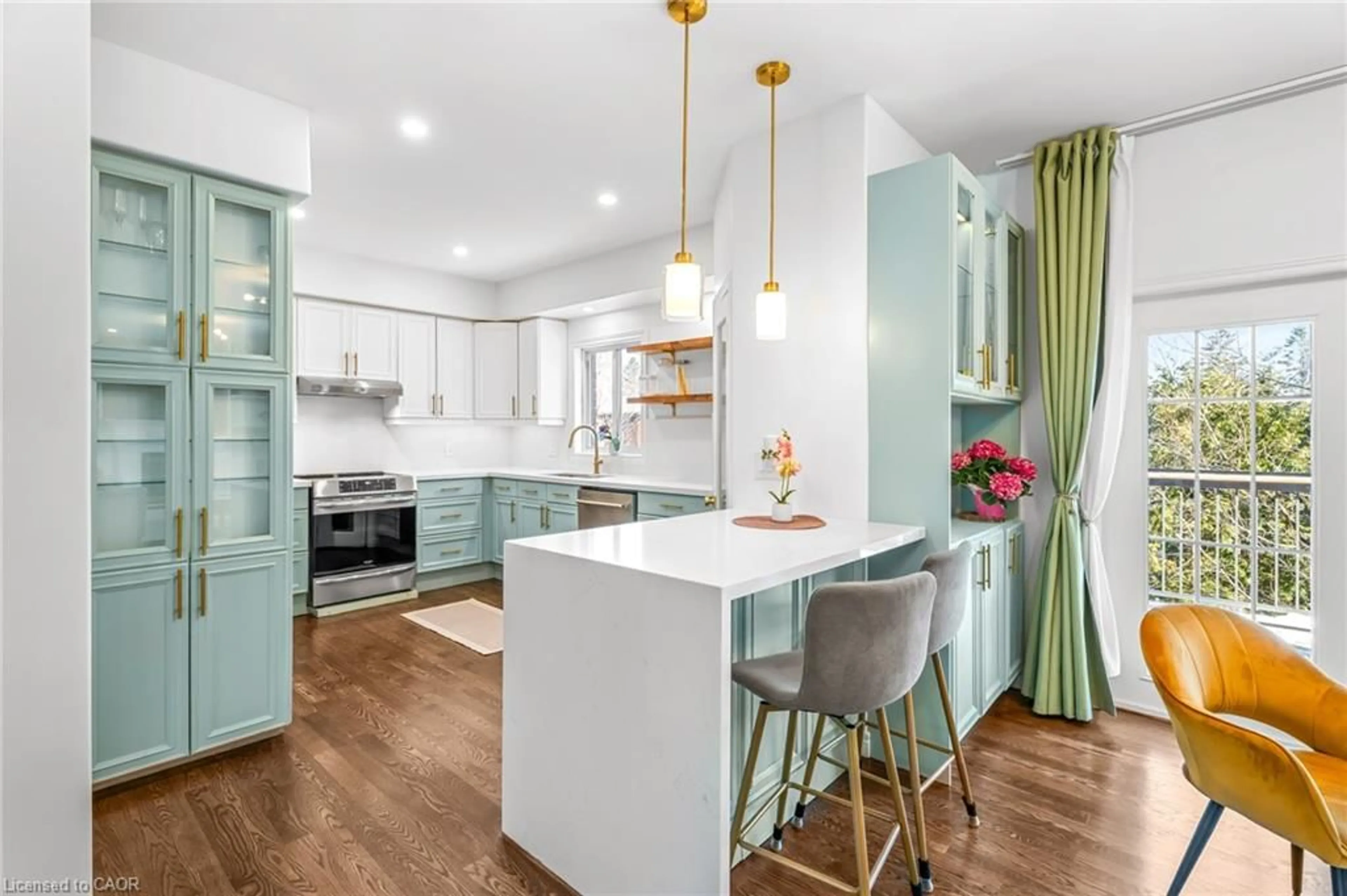 Open concept kitchen, unknown for 12 Buman Crt, Barrie Ontario L4N 0L3