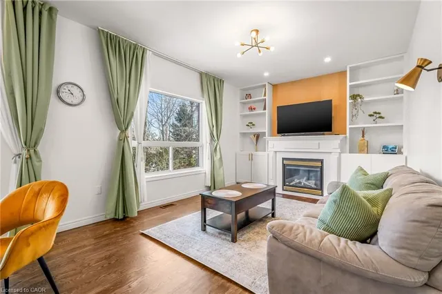 12 Buman Crt, Barrie 5