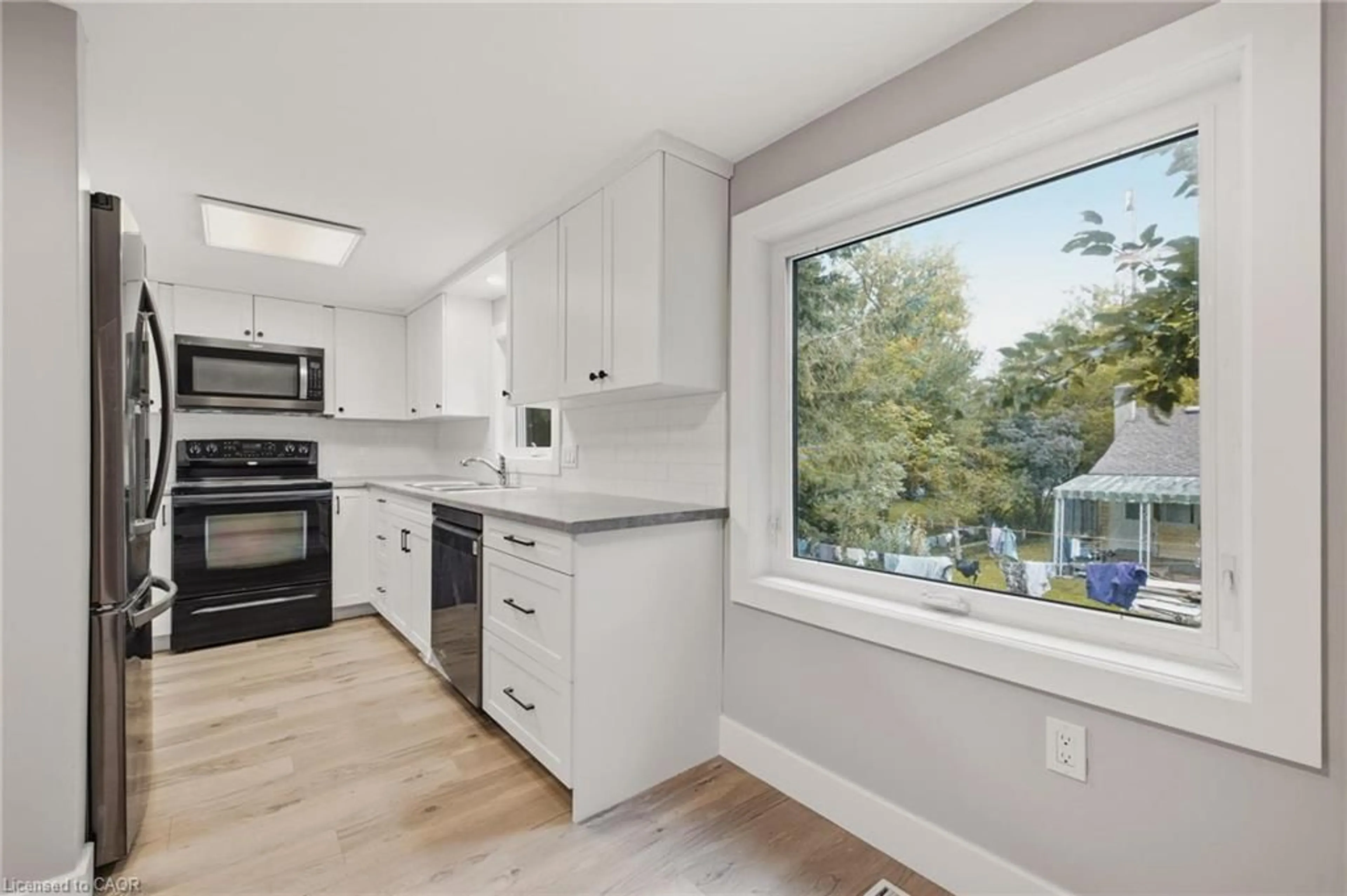 Open concept kitchen, unknown for 756 Inkerman St, Listowel Ontario N4W 2P2