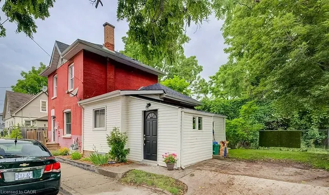 38 Rose Ave, Brantford 2