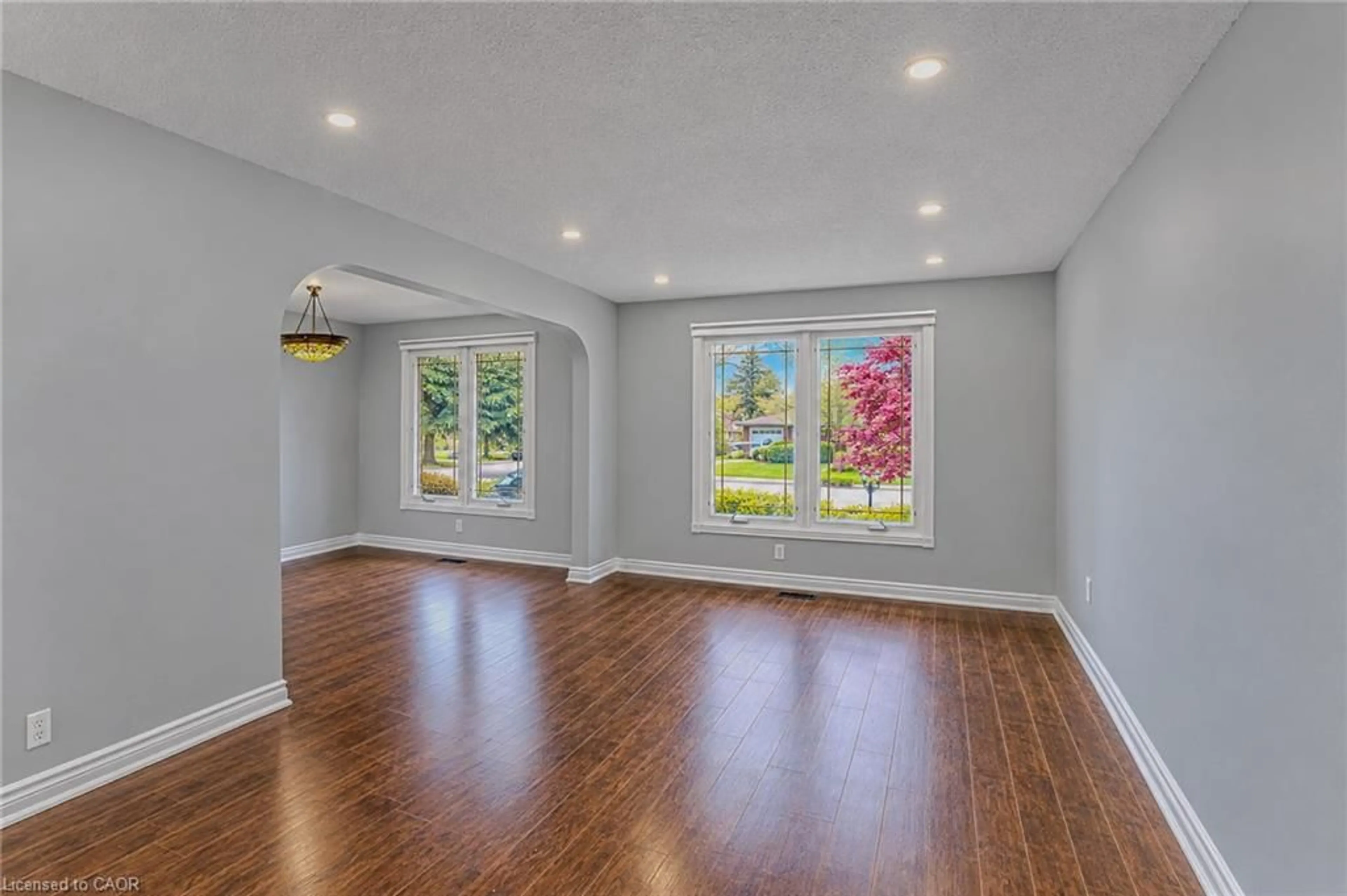 Unknown for 17 Taymall St, Hamilton Ontario L8W 1Z7