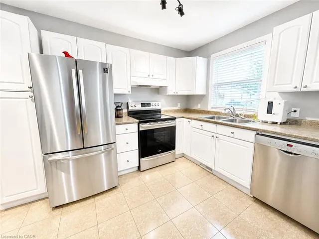 15 Esther St, Brantford 4
