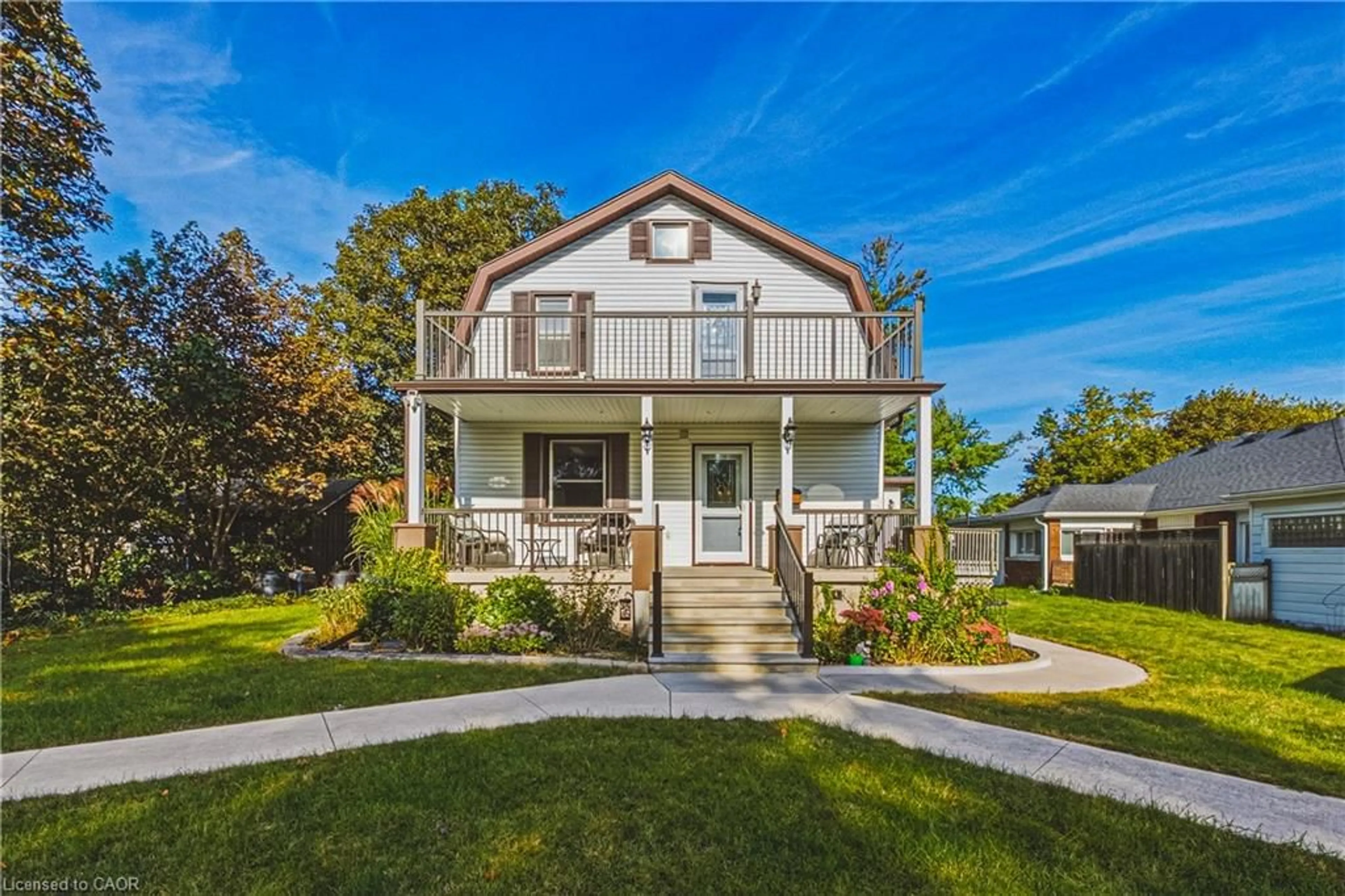 Home with vinyl exterior material, street for 950 Hamilton St, Cambridge Ontario N3H 3E8