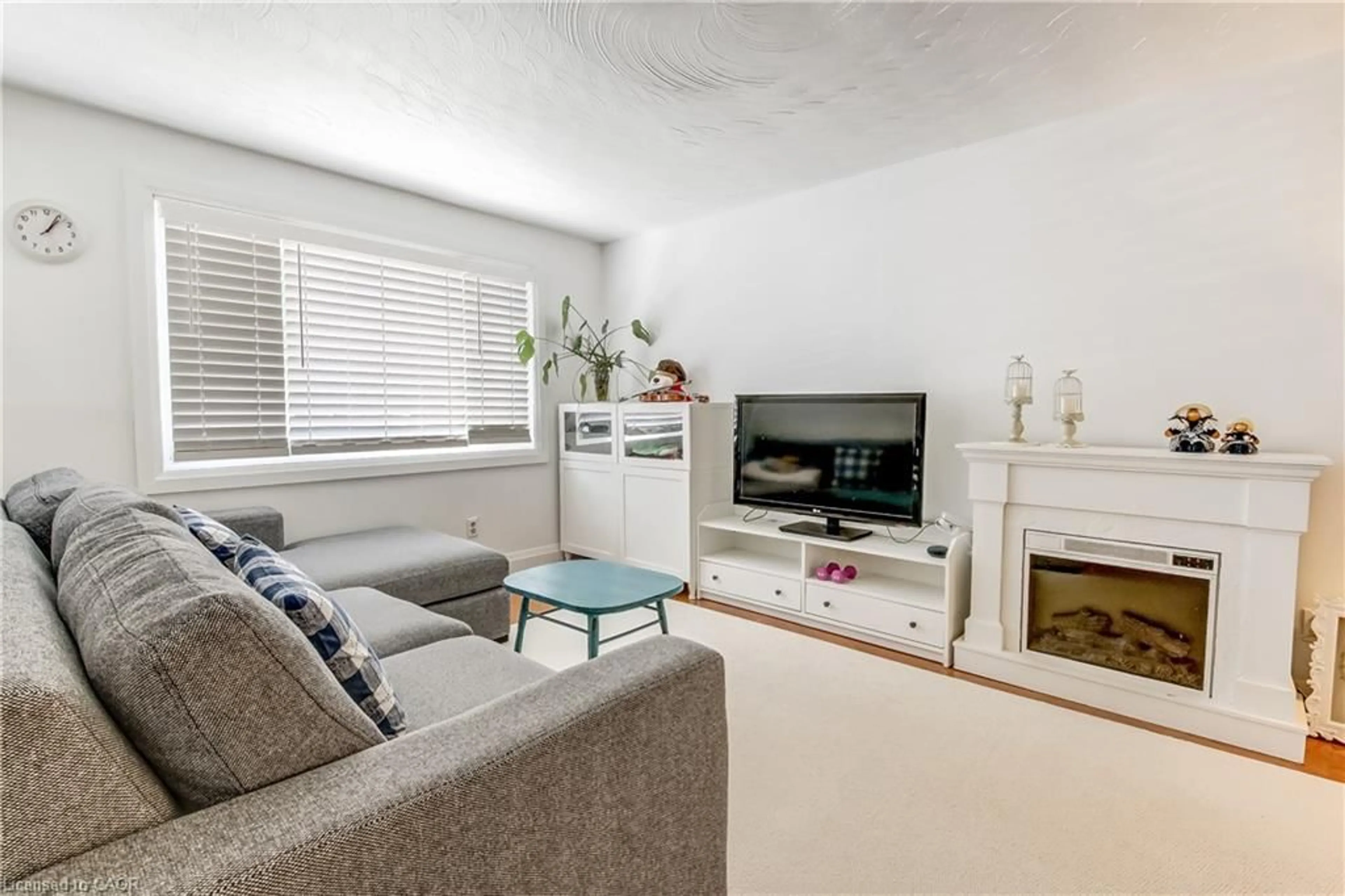 Living room with furniture, unknown for 112 Richardson Dr #24, Port Dover Ontario N0A 1N4