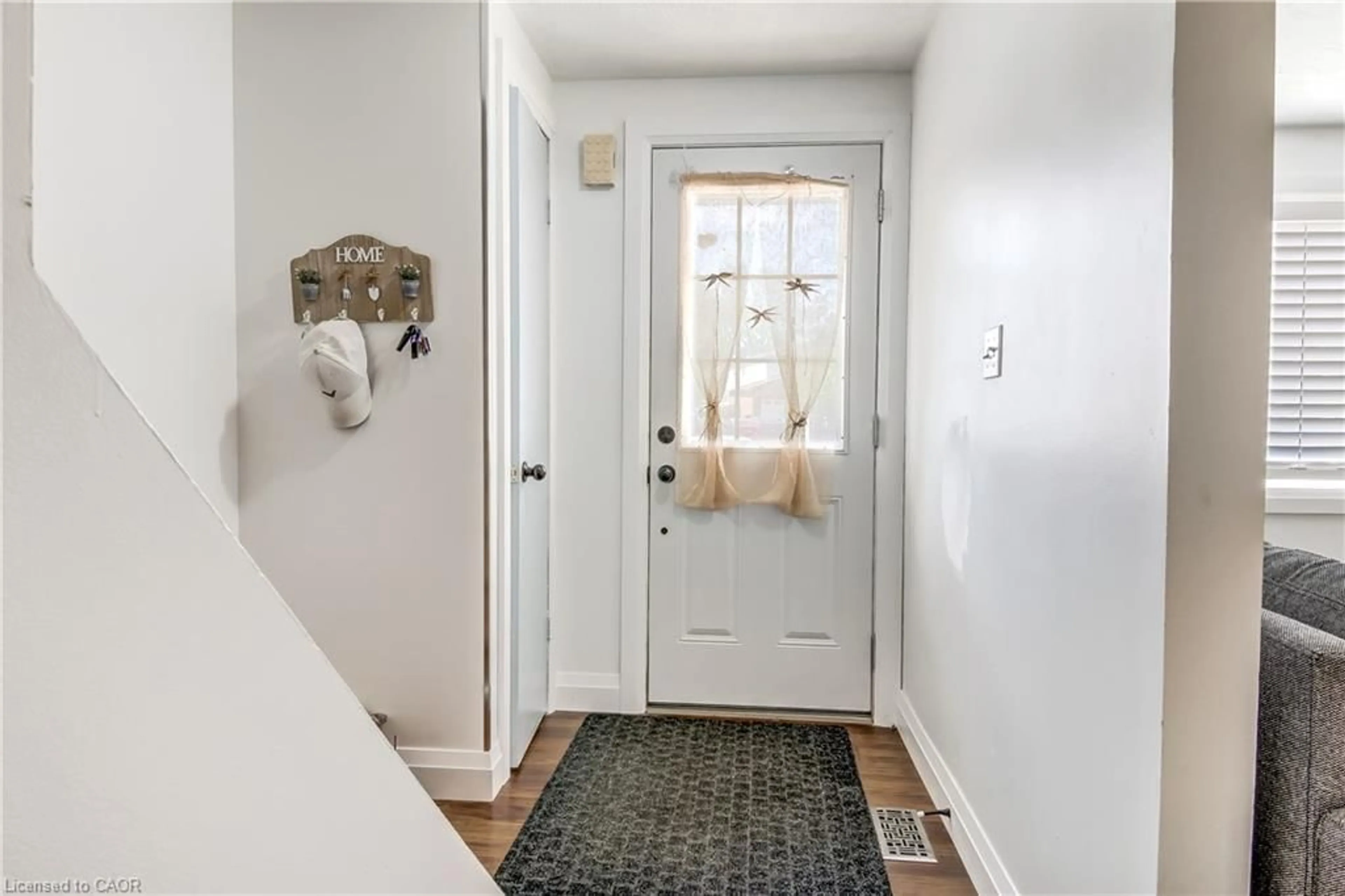 Indoor entryway for 112 Richardson Dr #24, Port Dover Ontario N0A 1N4