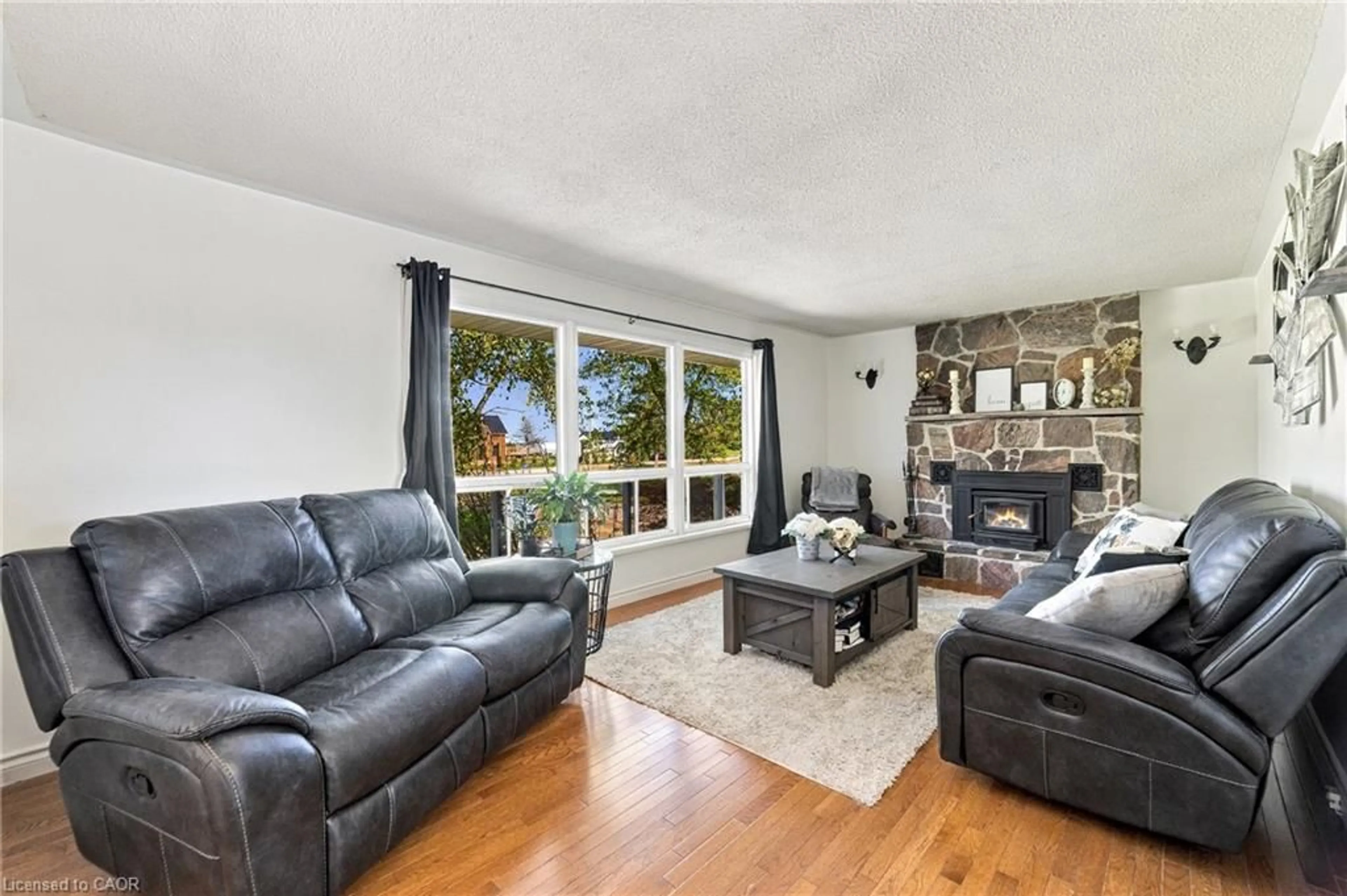 Living room with furniture, wood/laminate floor for 380 Haldimand Trail, Dunnville Ontario N1A 2W8