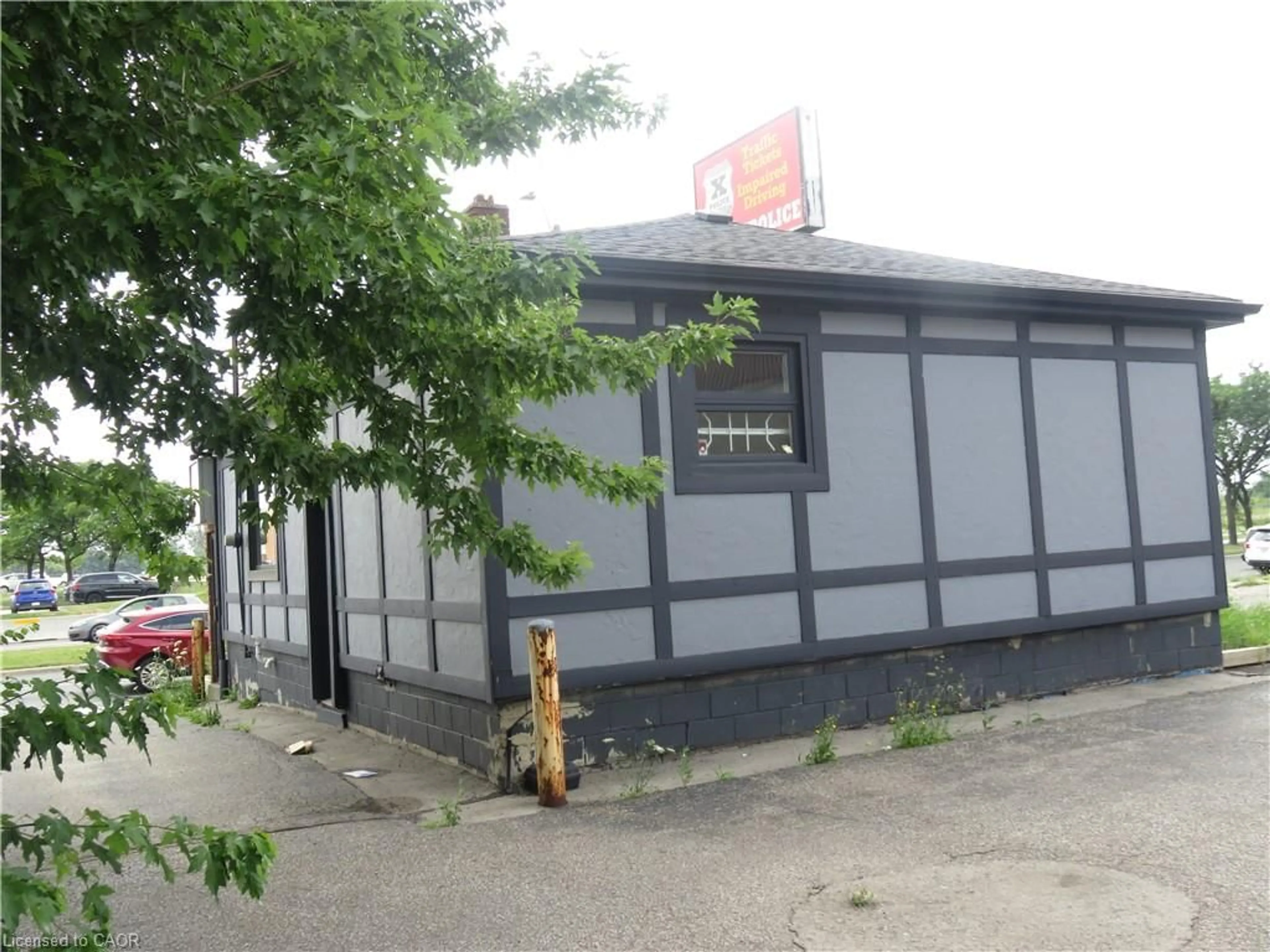 Unknown for 1036 Upper Wentworth St, Hamilton Ontario L9A 4V9