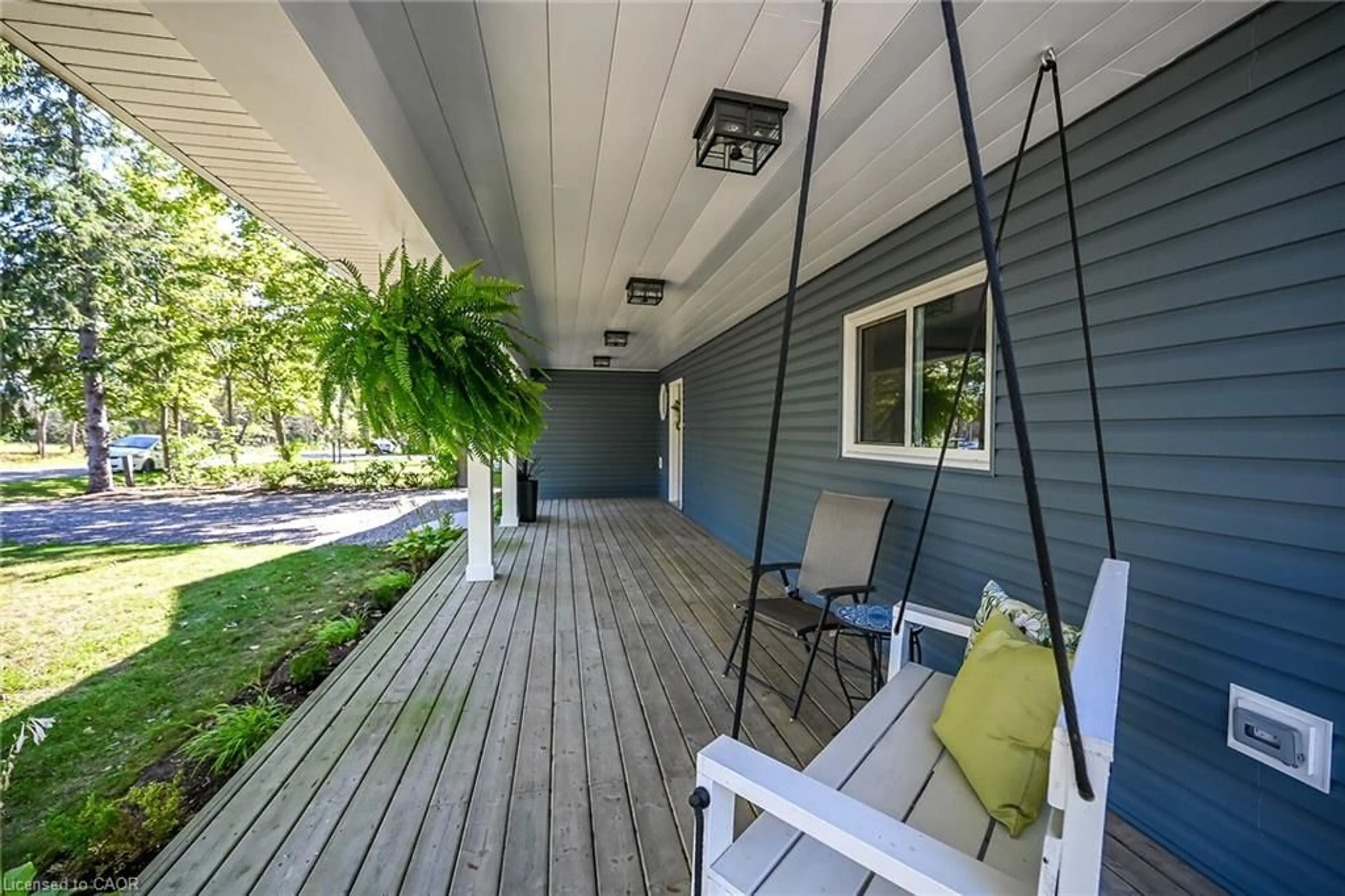 Patio, street for 8105 Leeming Rd, Mount Hope Ontario L0R 1W0