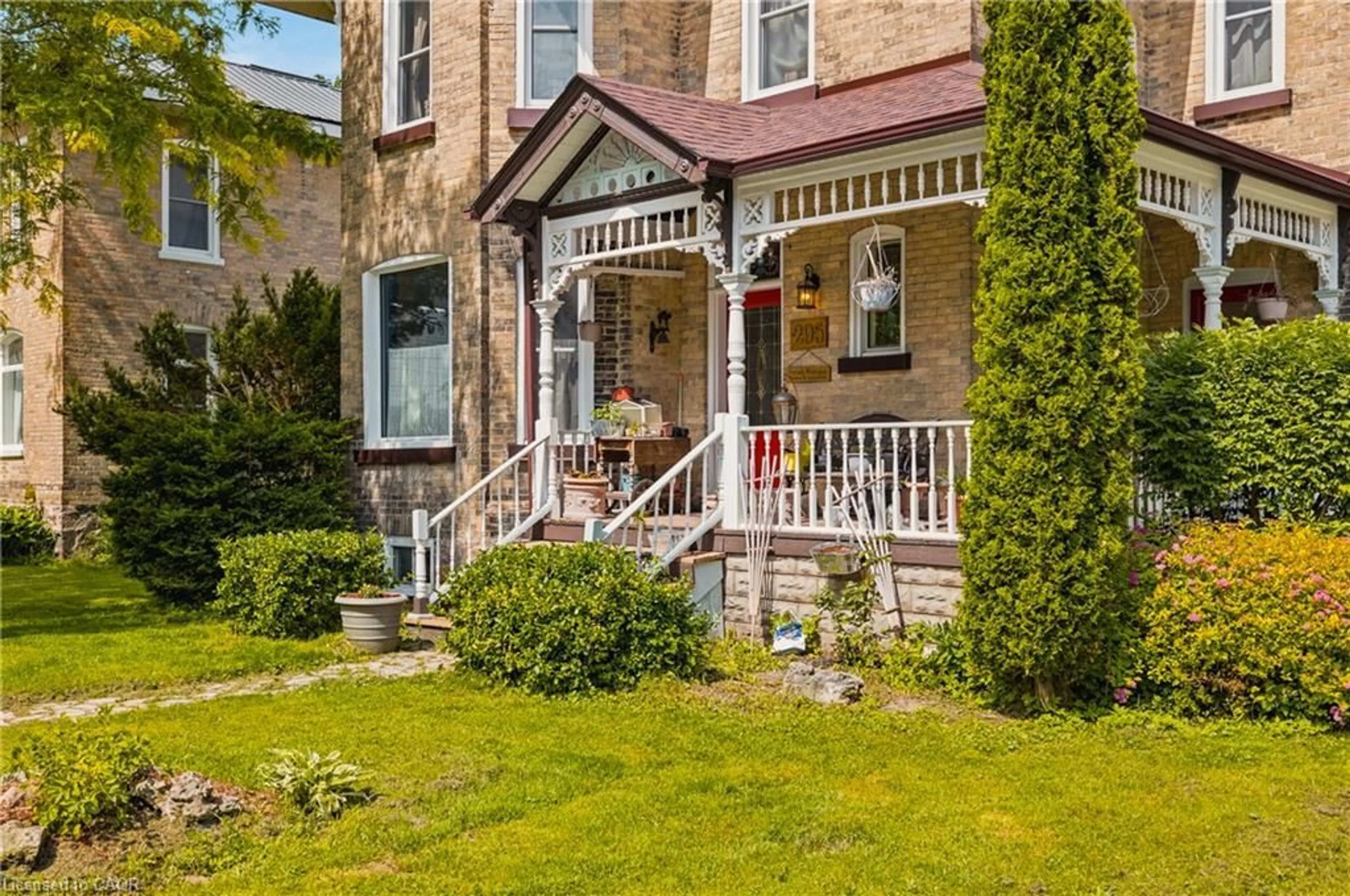 Patio, street for 295 Livingstone Ave, Listowel Ontario N4W 1P8