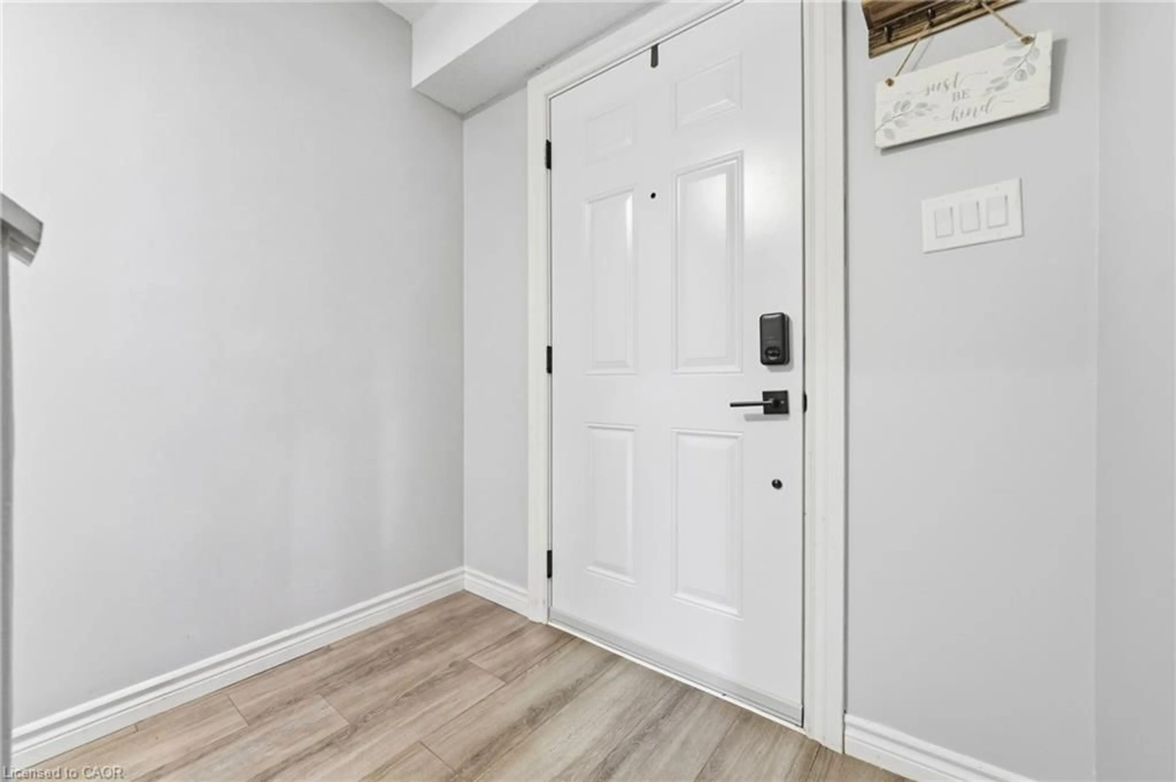 Indoor entryway for 22 Bond St #D, Brantford Ontario N3R 4G5