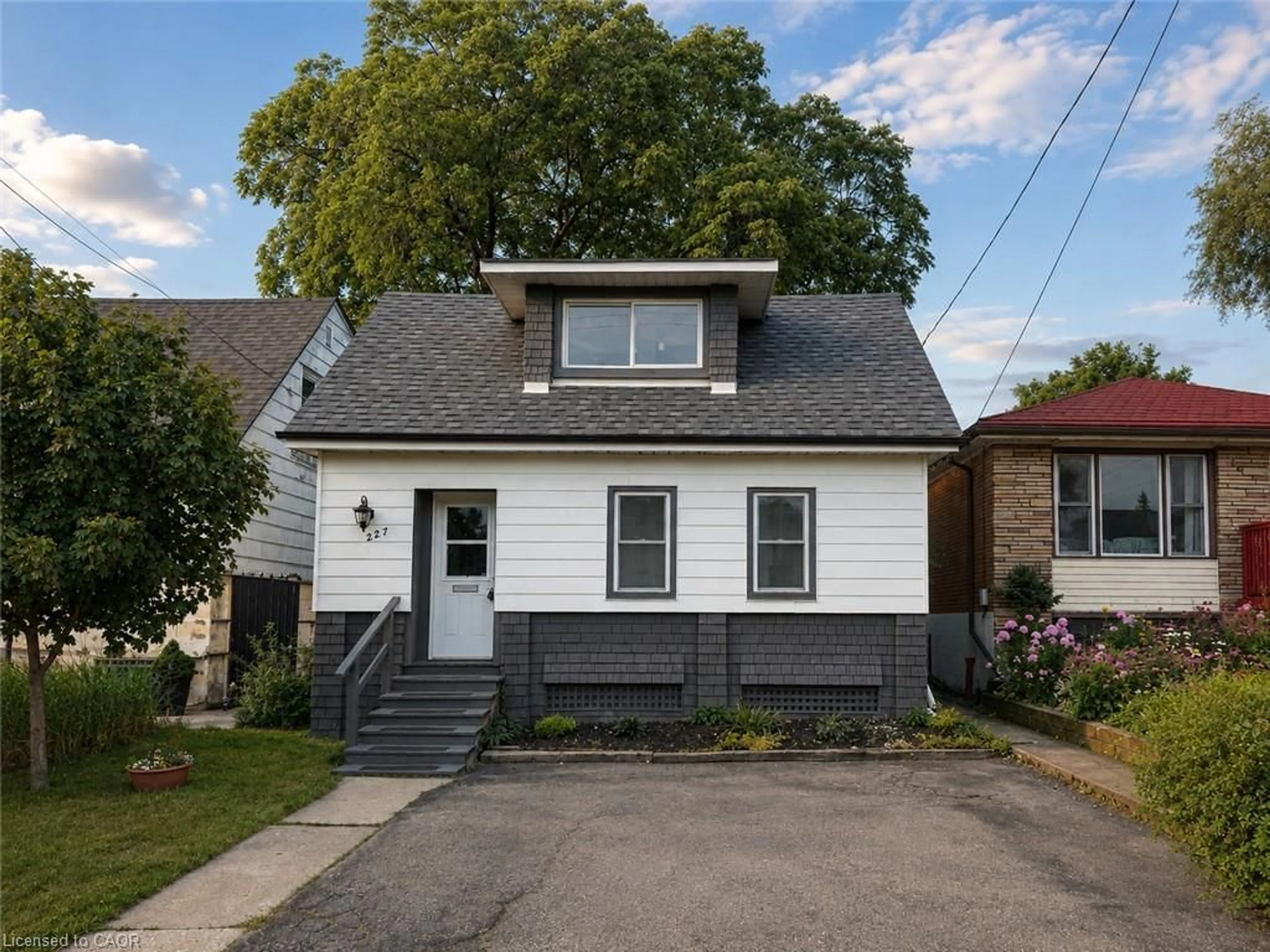 Home with vinyl exterior material, street for 227 East 23rd St, Hamilton Ontario L8V 2X2