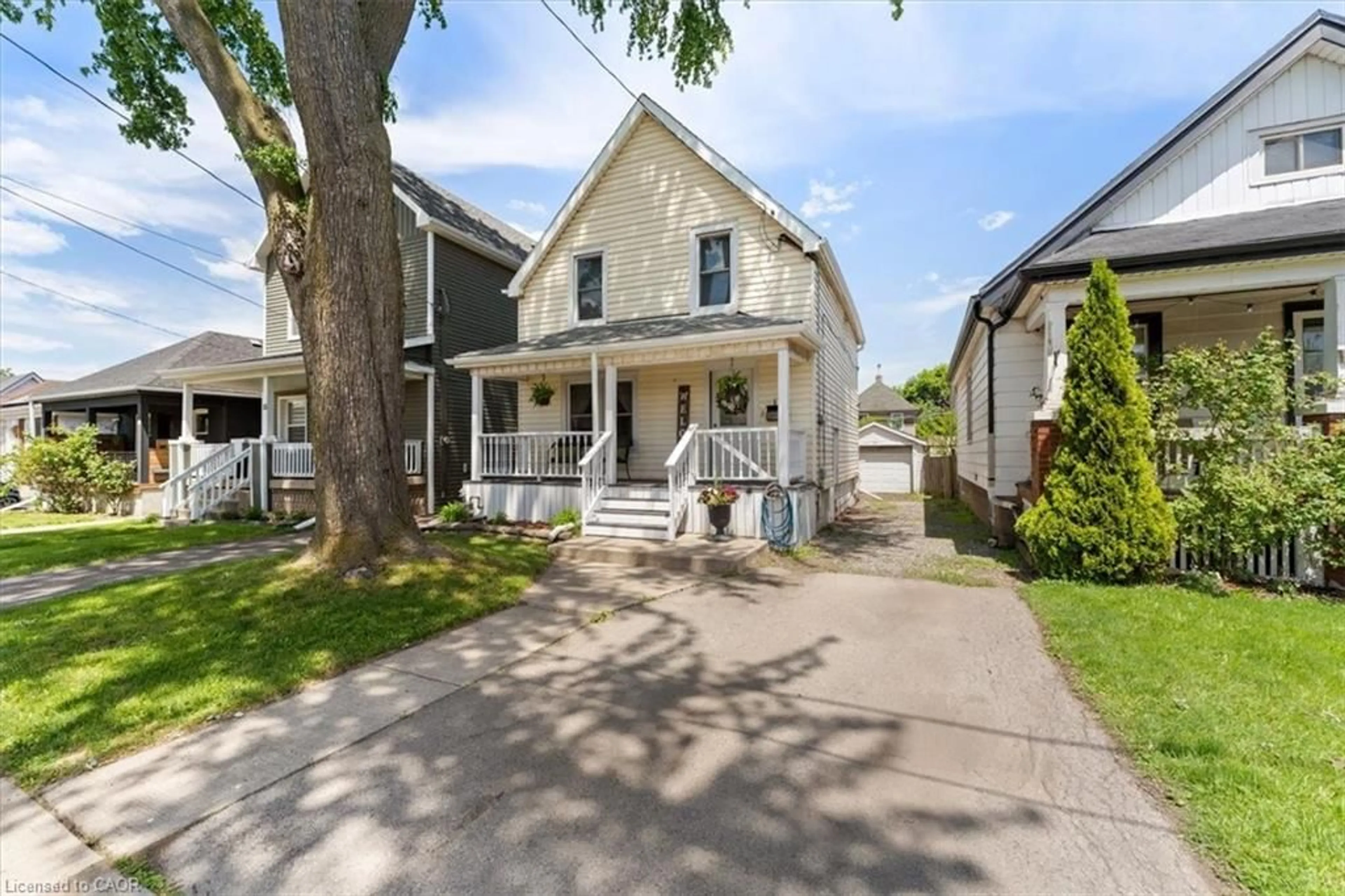 A pic from outside/outdoor area/front of a property/back of a property/a pic from drone, street for 17 Craigmiller Ave, Hamilton Ontario L8L 3H9