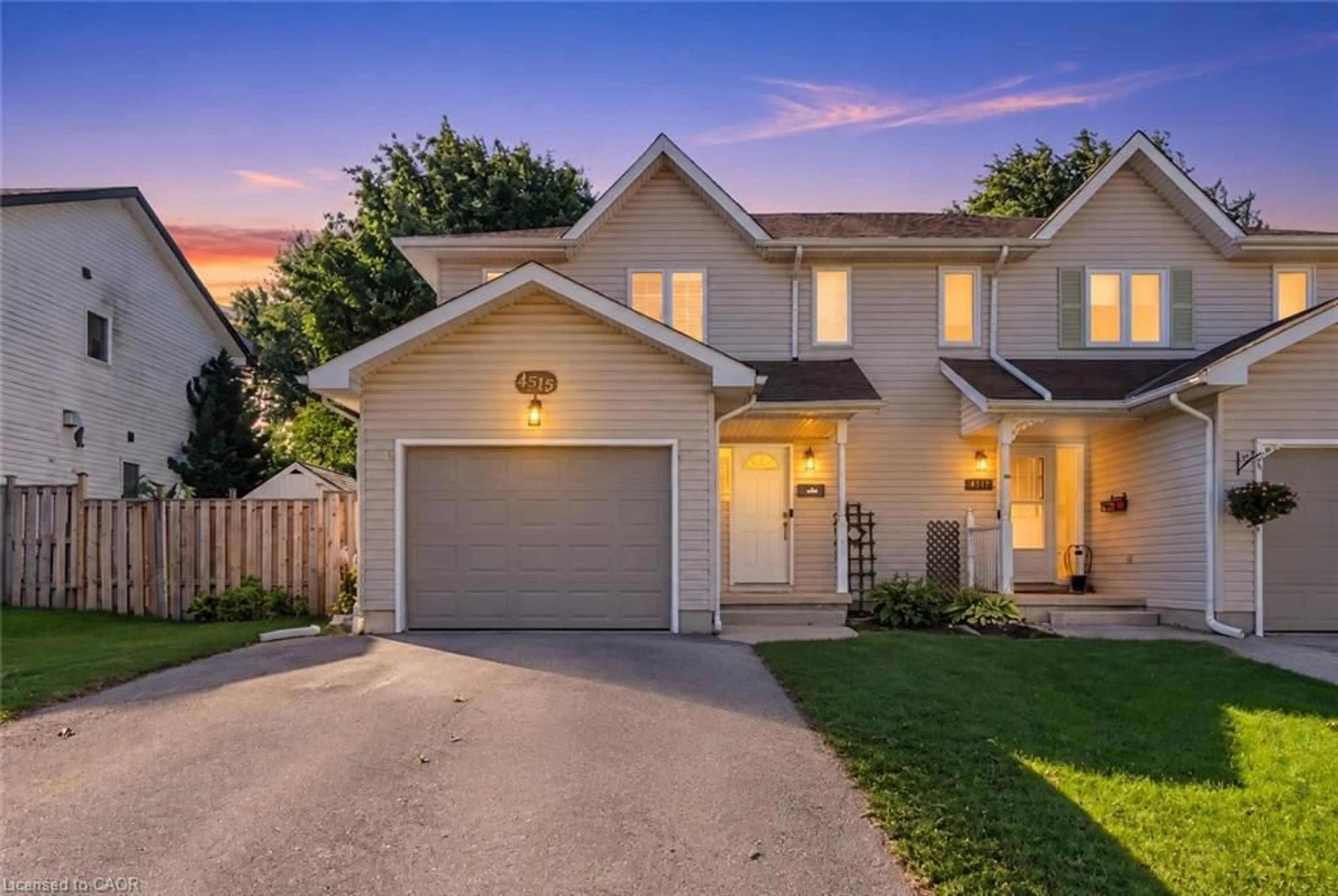 Home with vinyl exterior material, street for 4518 Garden Gate Terr, Beamsville Ontario L0R 1B9