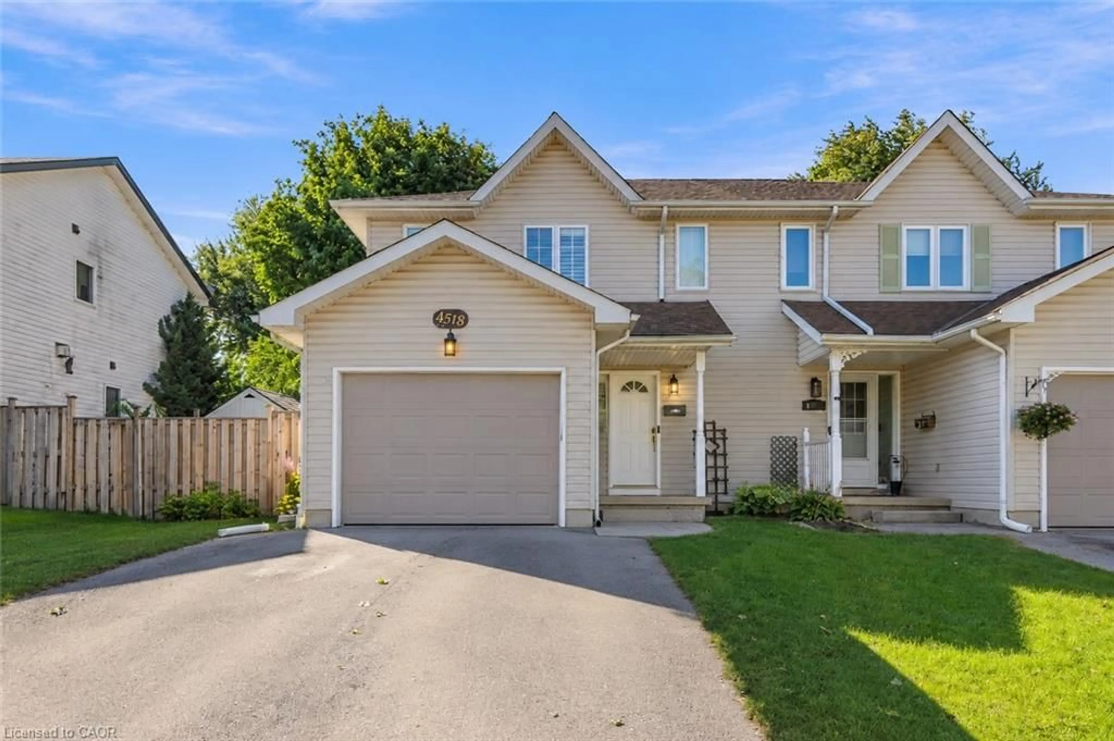 Home with vinyl exterior material, street for 4518 Garden Gate Terr, Beamsville Ontario L0R 1B9