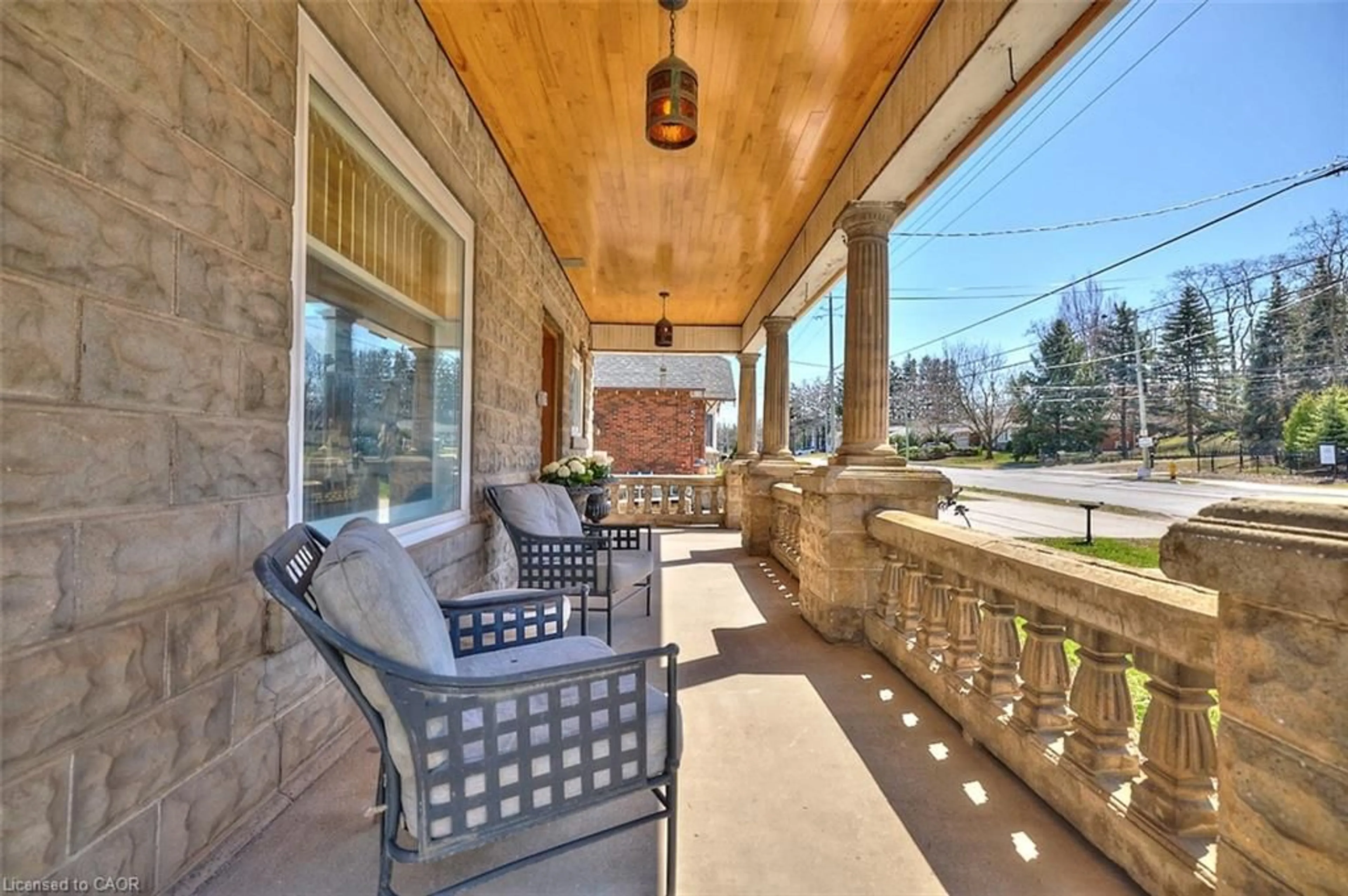Patio, street for 4915 King St, Beamsville Ontario L0R 1B0