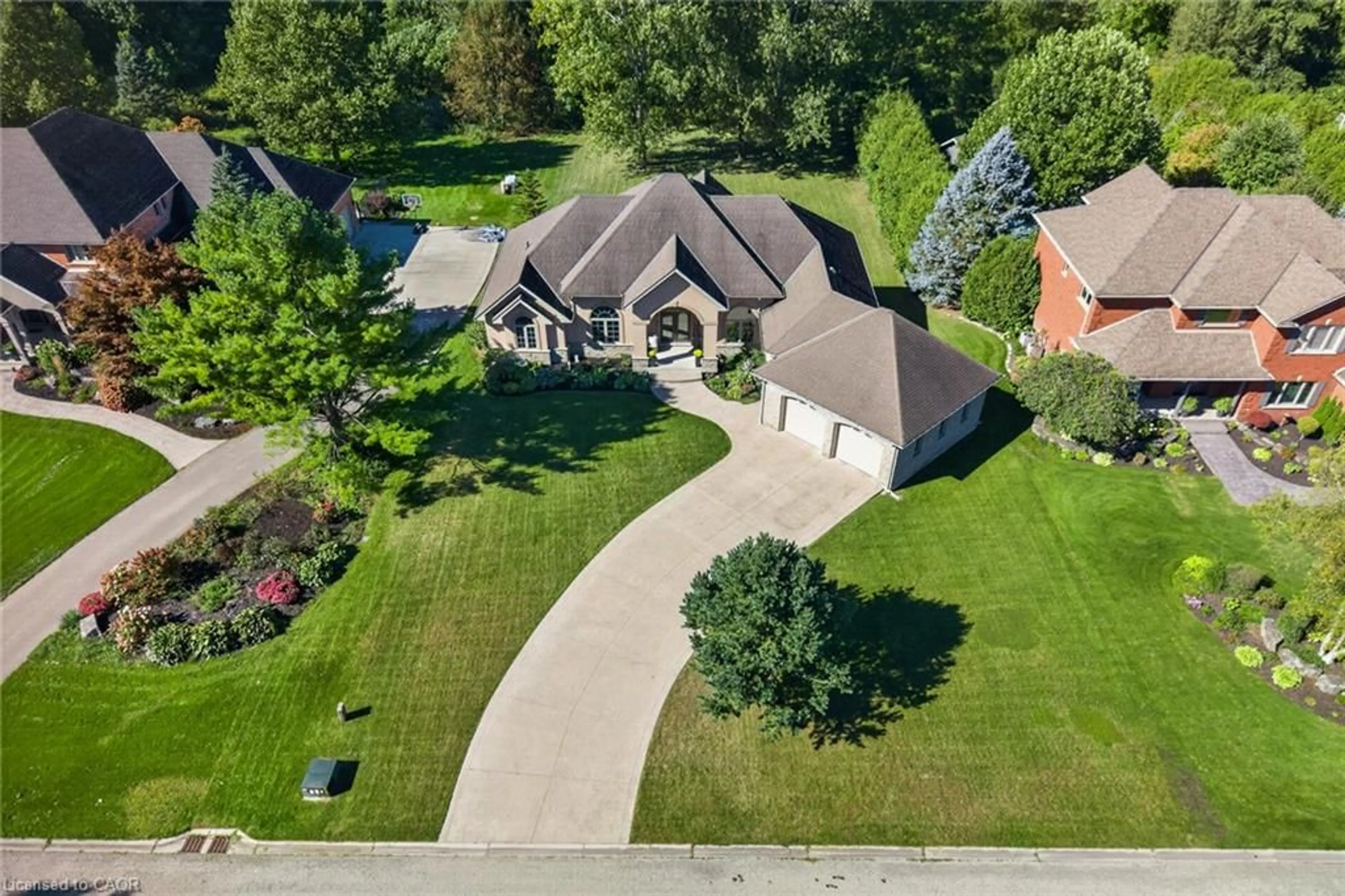 A pic from outside/outdoor area/front of a property/back of a property/a pic from drone, street for 38 Virginia Ave, Simcoe Ontario N3Y 5M4