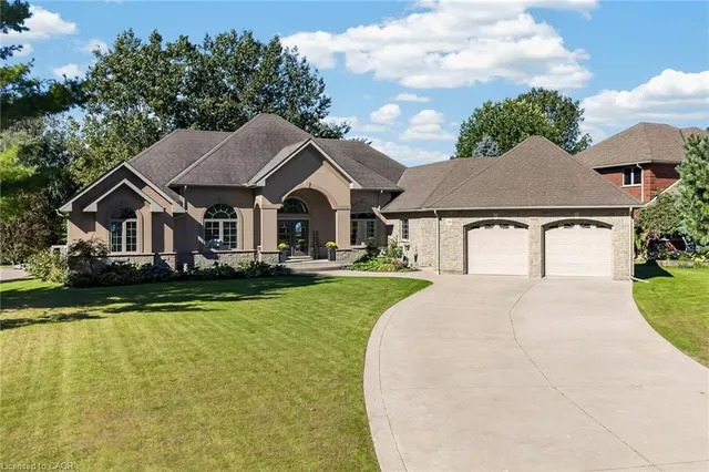 38 Virginia Ave, Simcoe 3