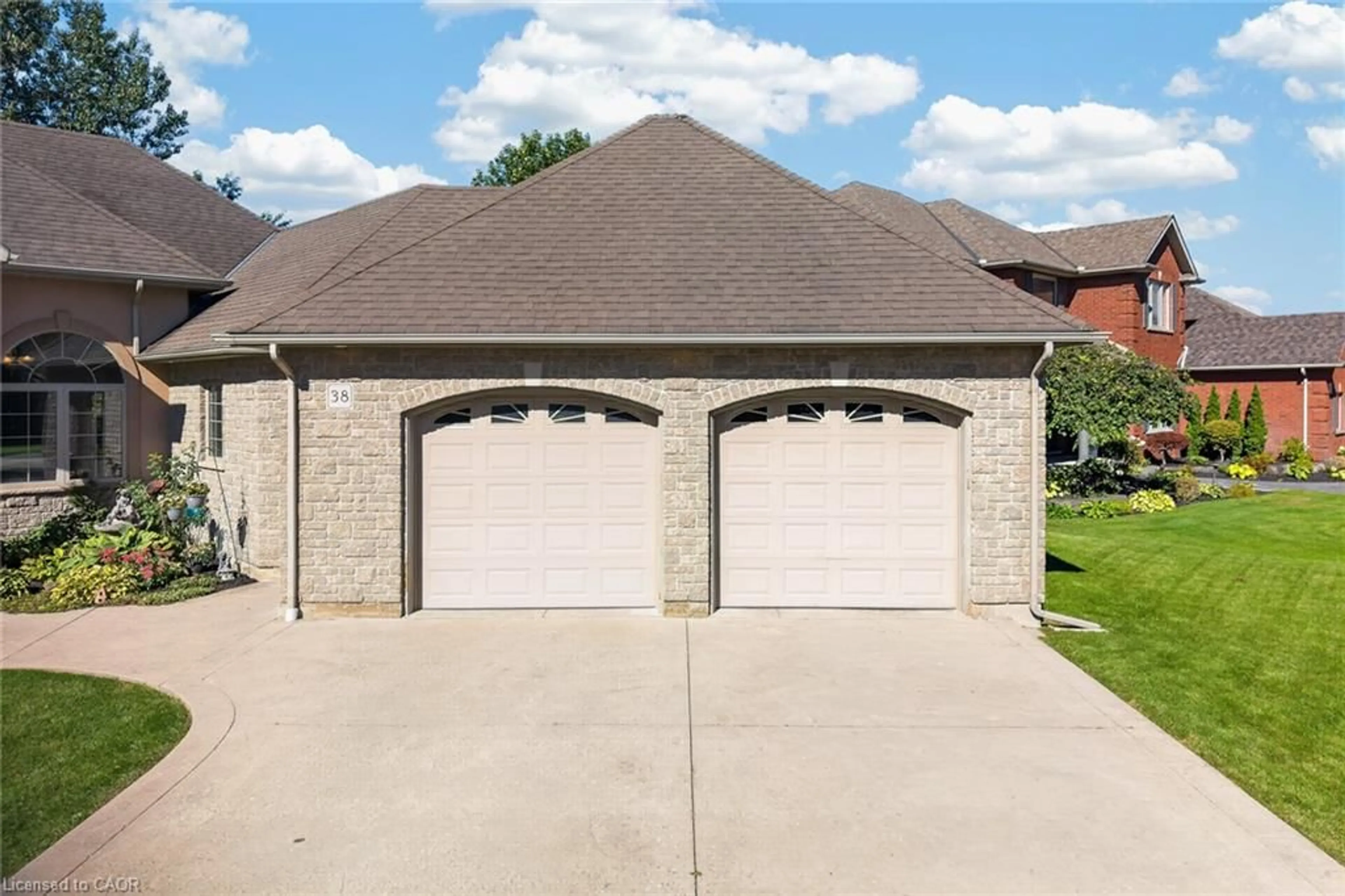 Indoor garage for 38 Virginia Ave, Simcoe Ontario N3Y 5M4