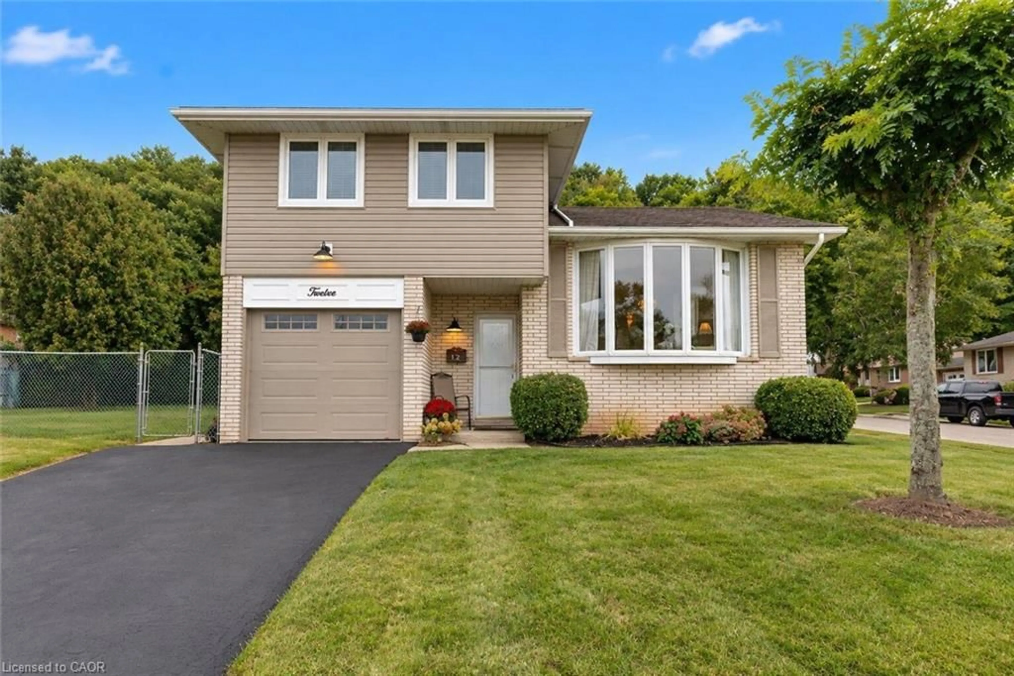 Home with vinyl exterior material, street for 12 Brae Crest Dr, Hamilton Ontario L8G 3A6