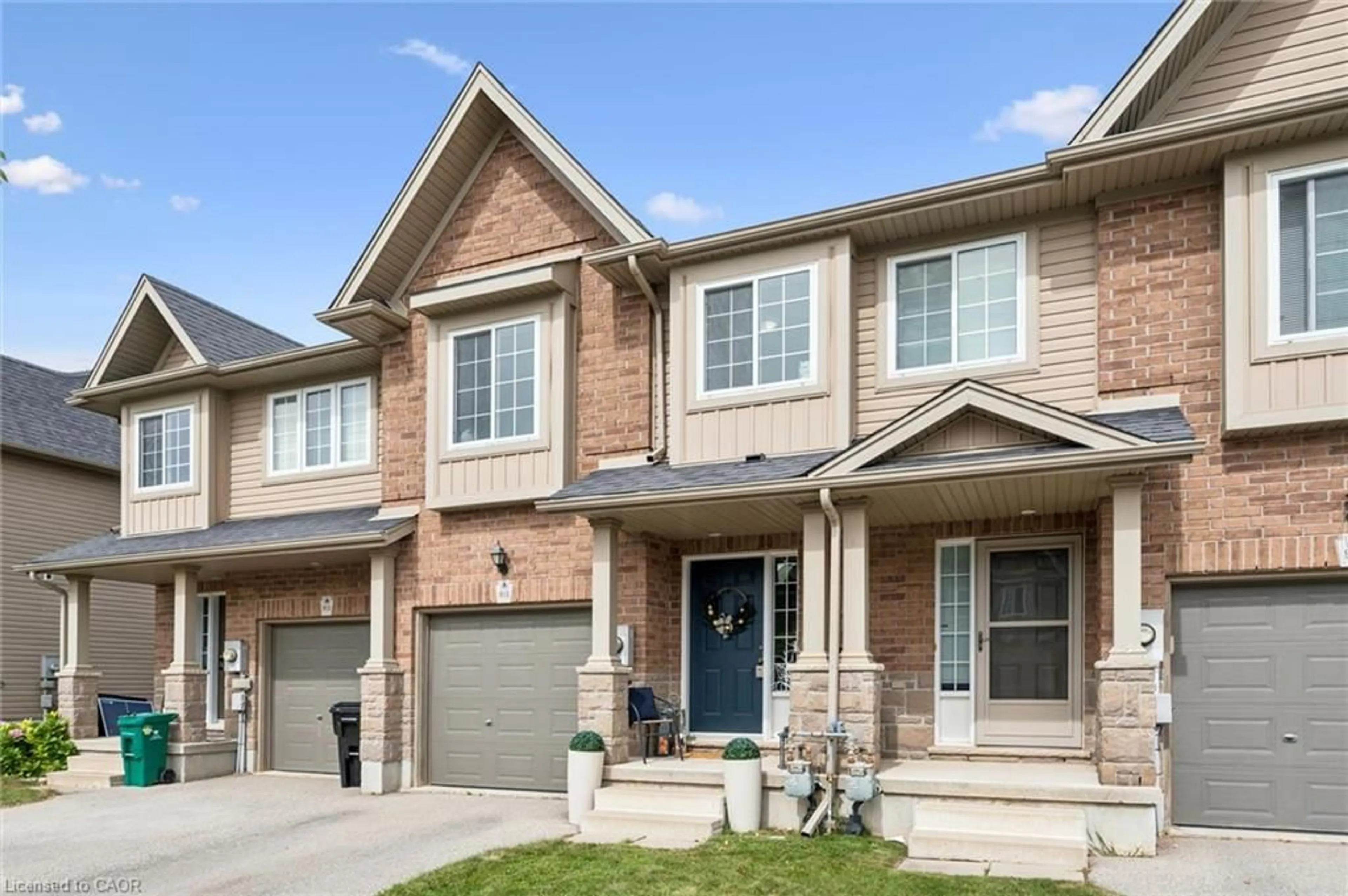 Home with brick exterior material, street for 915 Zeller Cres, Kitchener Ontario N2A 0C7