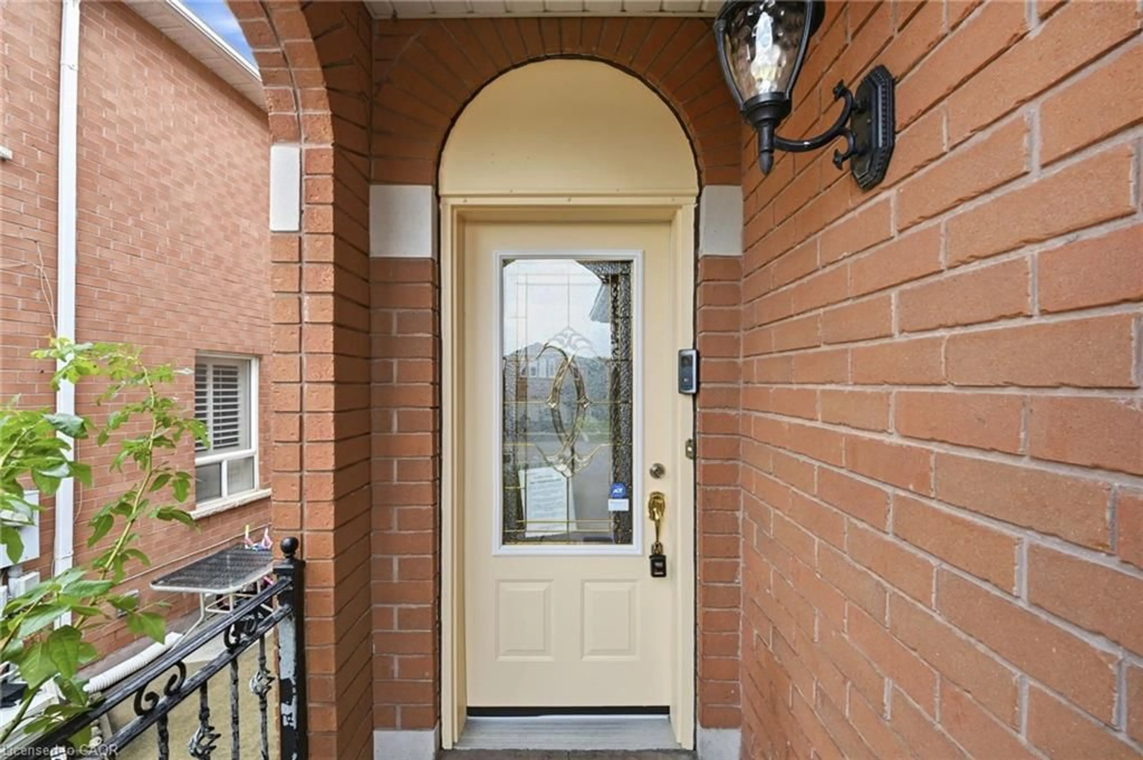 Indoor entryway for 8555 Martin Grove Rd, Woodbridge Ontario L4H 2C9