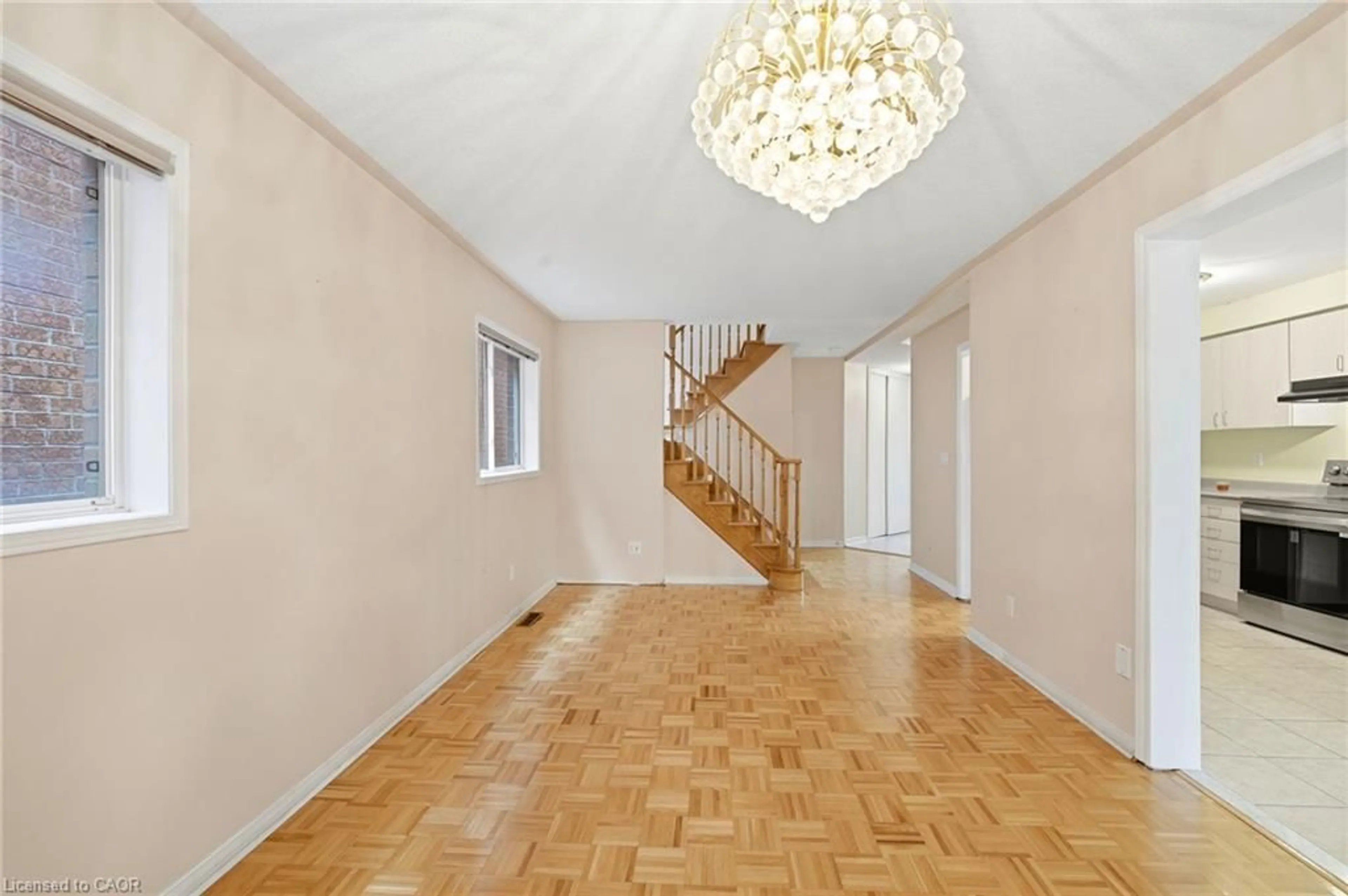 Indoor foyer for 8555 Martin Grove Rd, Woodbridge Ontario L4H 2C9