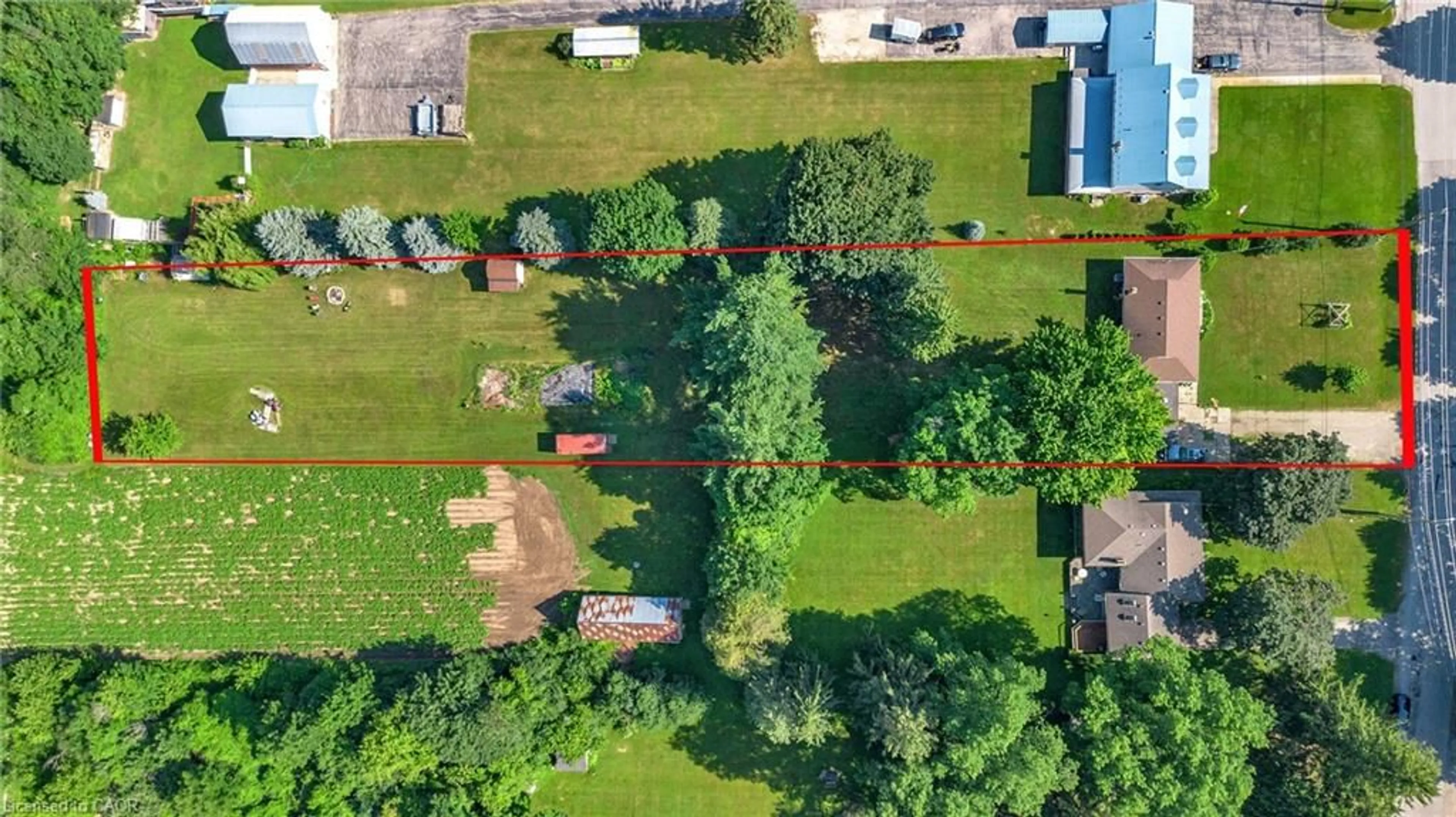 A pic from outside/outdoor area/front of a property/back of a property/a pic from drone, unknown for 124 Northside Dr, St. Jacobs Ontario N0B 2N0