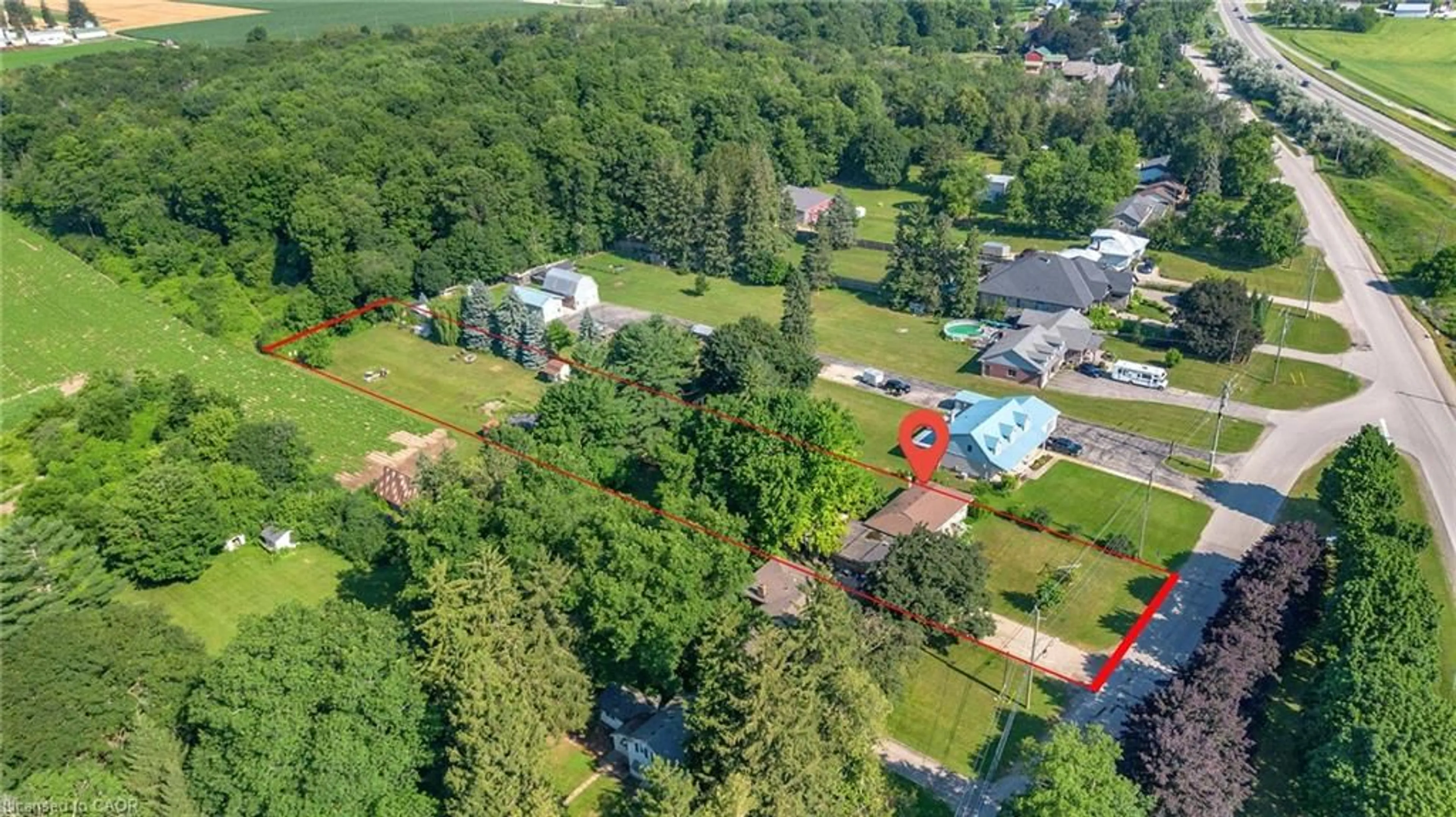 A pic from outside/outdoor area/front of a property/back of a property/a pic from drone, unknown for 124 Northside Dr, St. Jacobs Ontario N0B 2N0