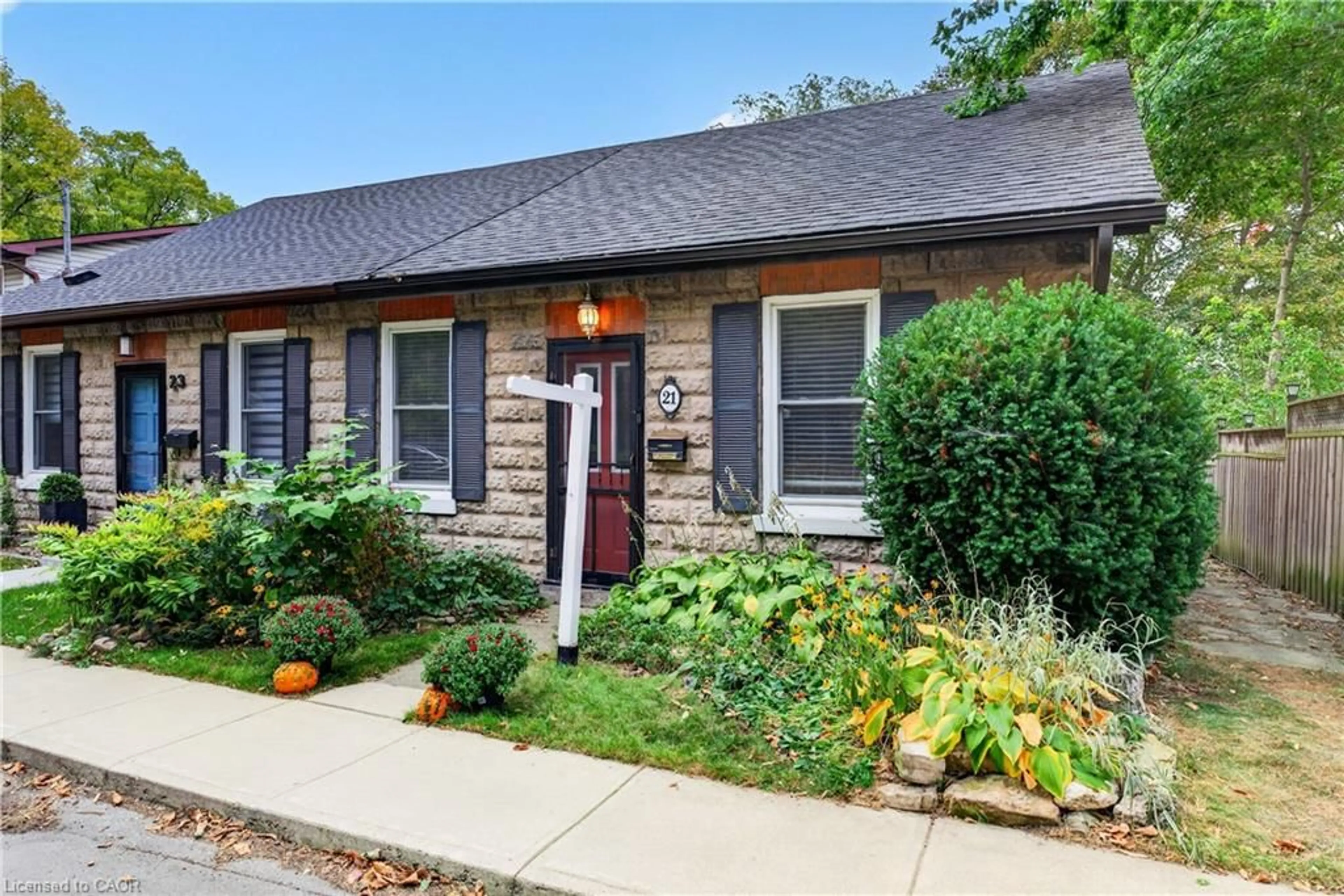 Home with brick exterior material, street for 21 Brock St, Dundas Ontario L9H 3A6