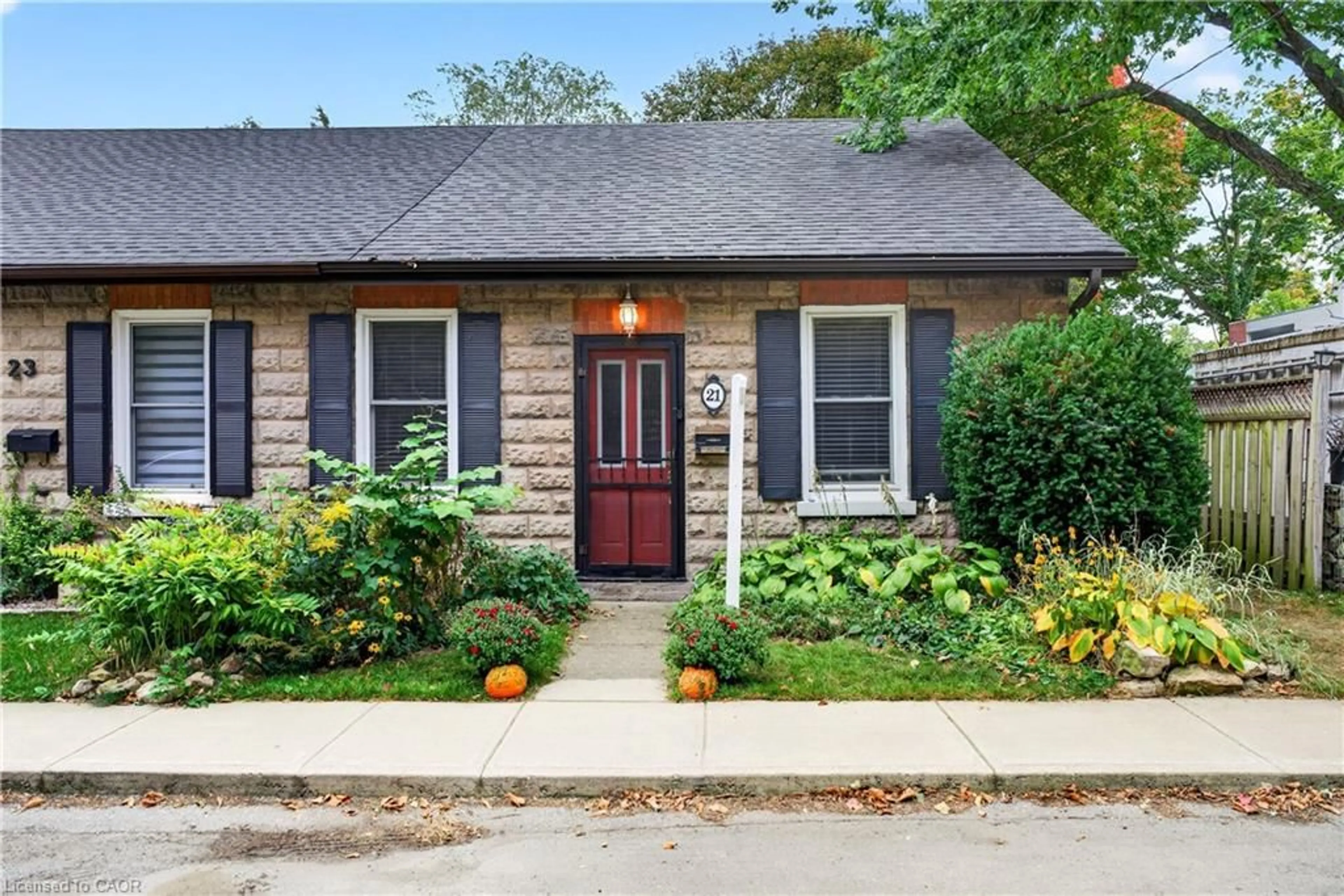Home with brick exterior material, street for 21 Brock St, Dundas Ontario L9H 3A6