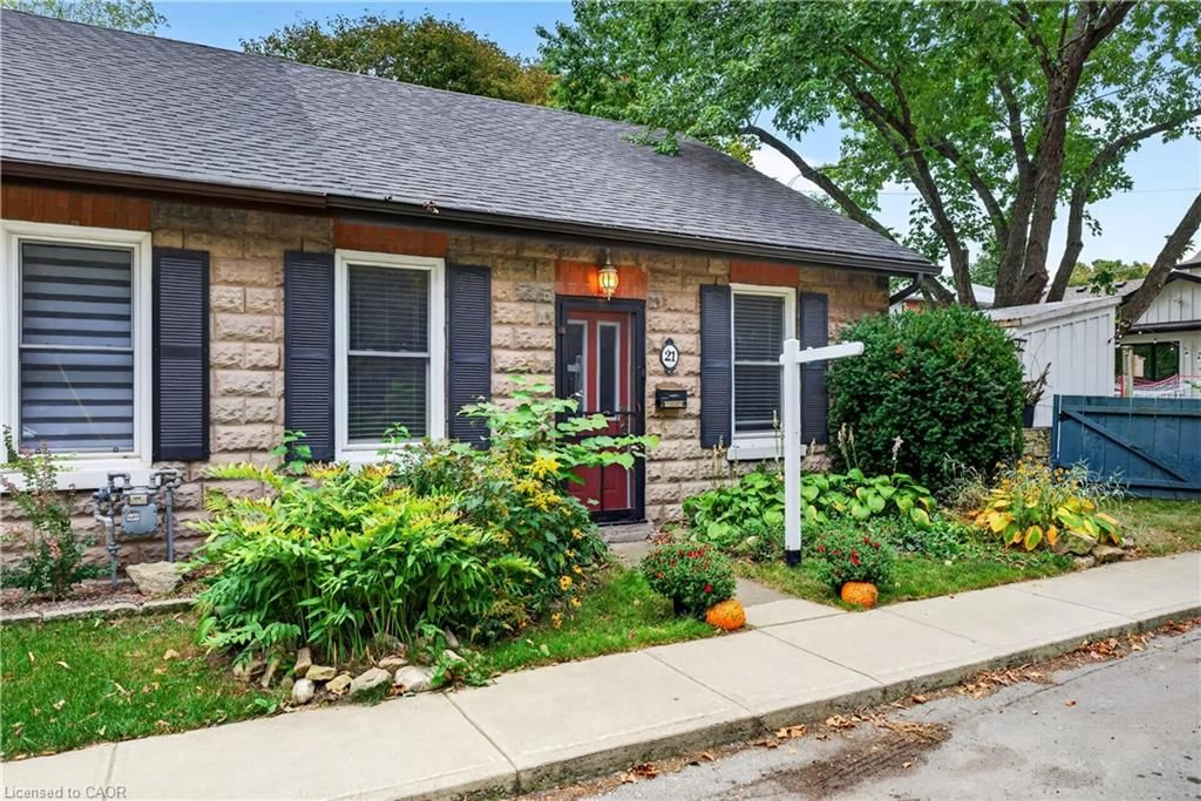 Home with brick exterior material, street for 21 Brock St, Dundas Ontario L9H 3A6