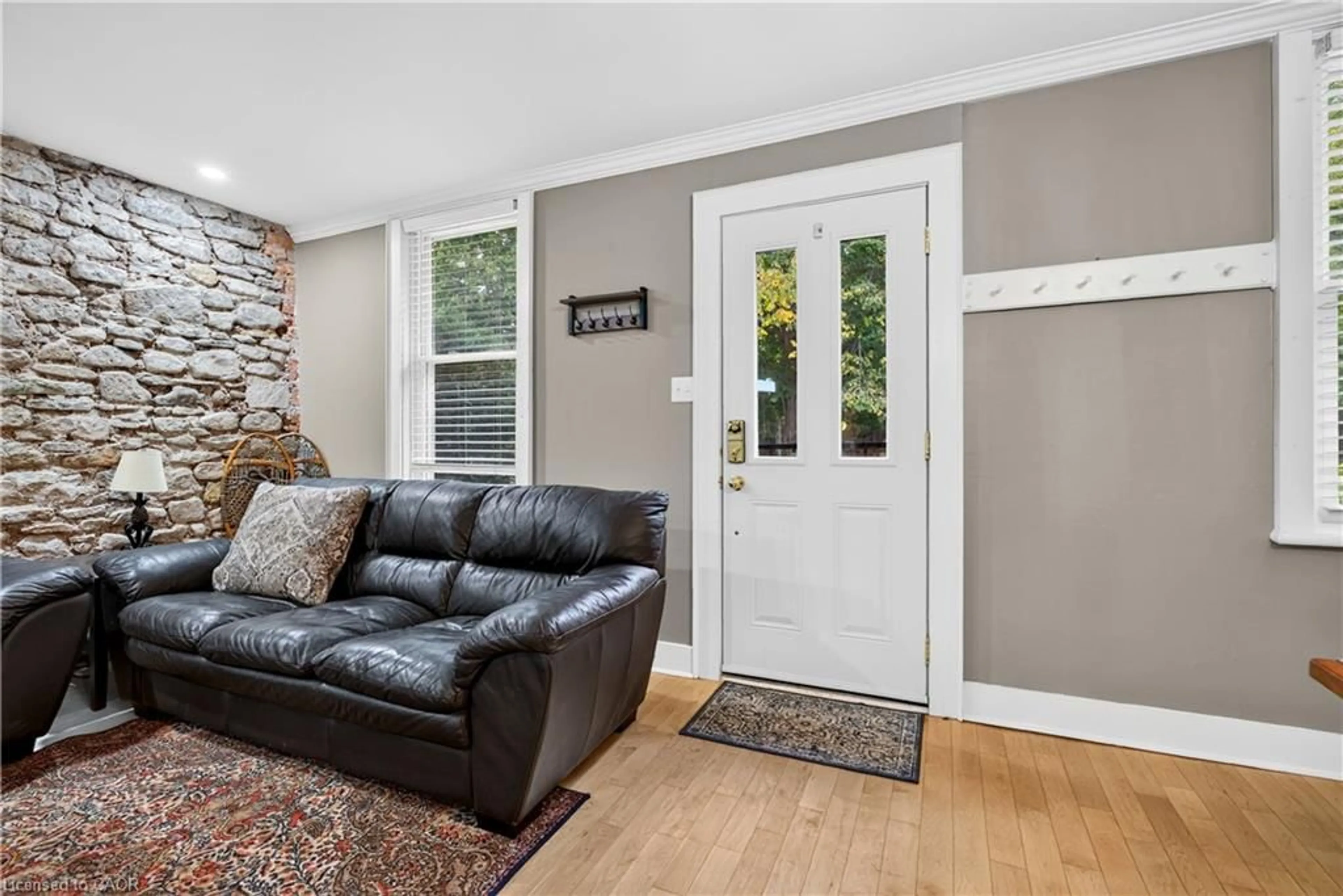 Living room with furniture, unknown for 21 Brock St, Dundas Ontario L9H 3A6