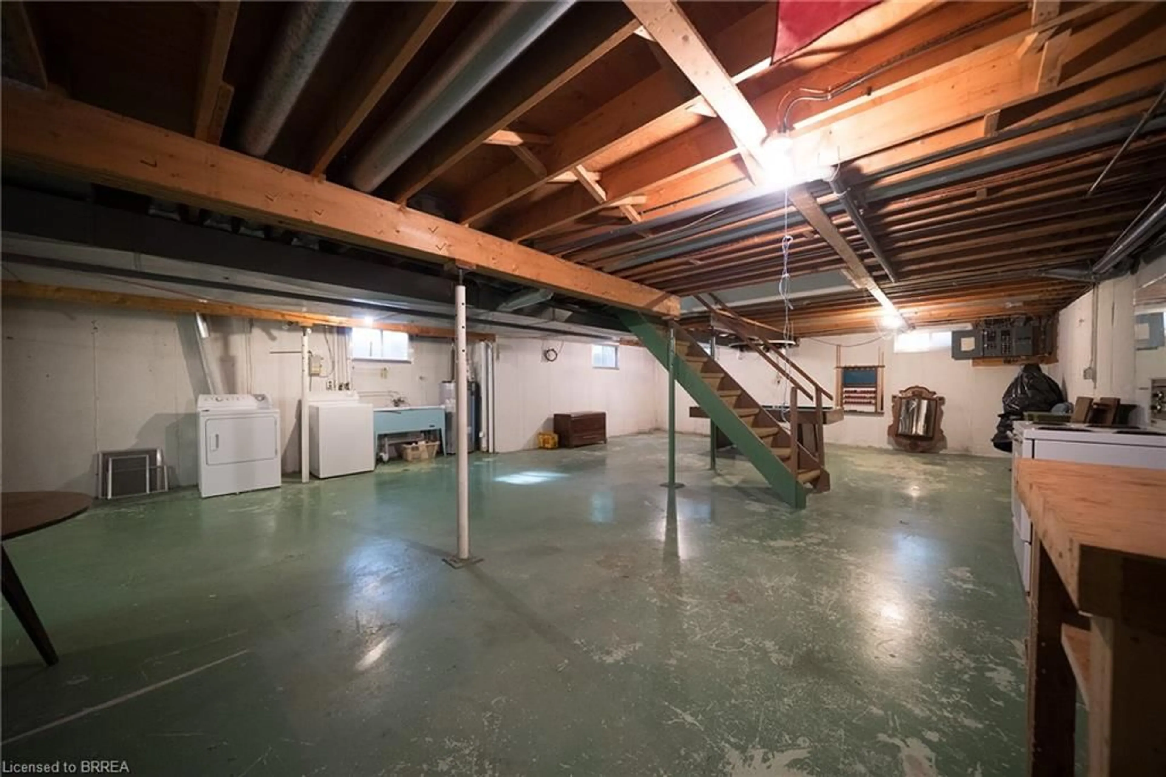 Indoor garage for 24 Japonica Cres, Brantford Ontario N3R 1N6