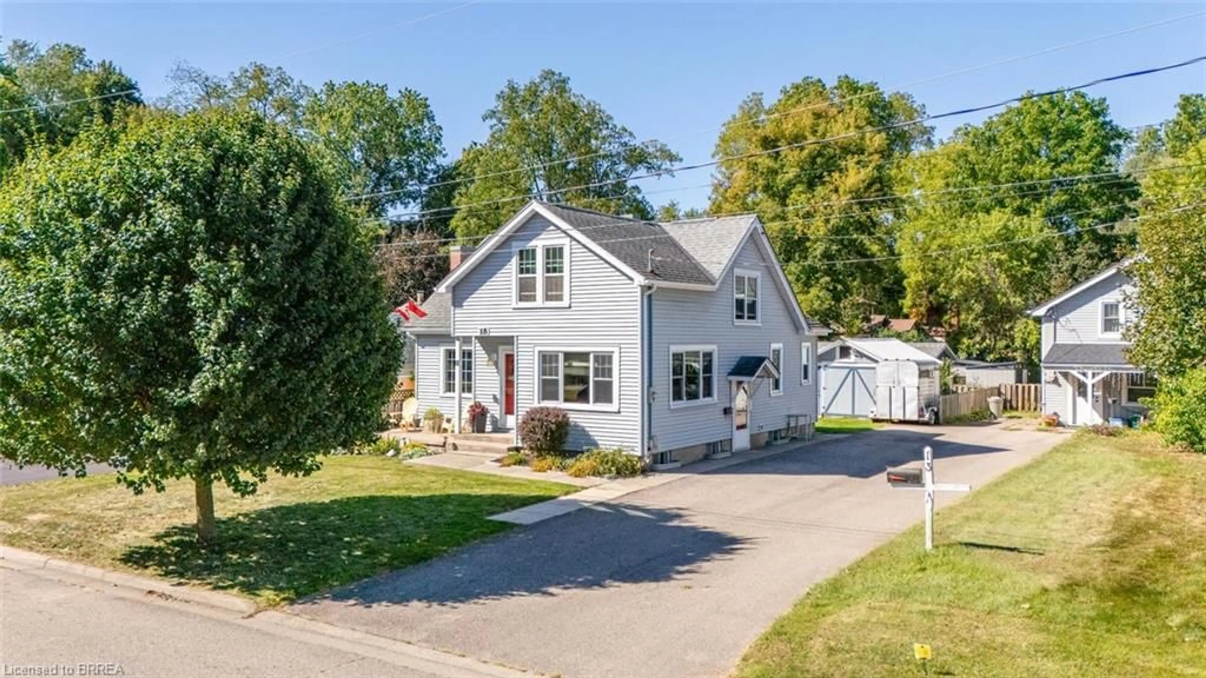 Home with vinyl exterior material, street for 15 Lyndsay St, Brantford Ontario N3T 2C6