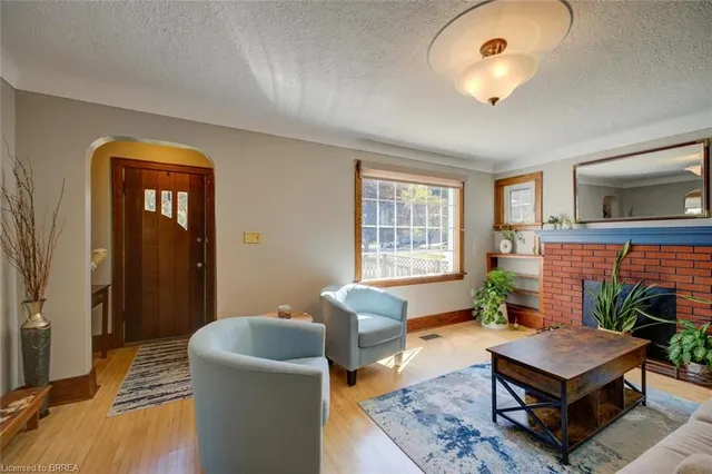 15 Lyndsay St, Brantford 3
