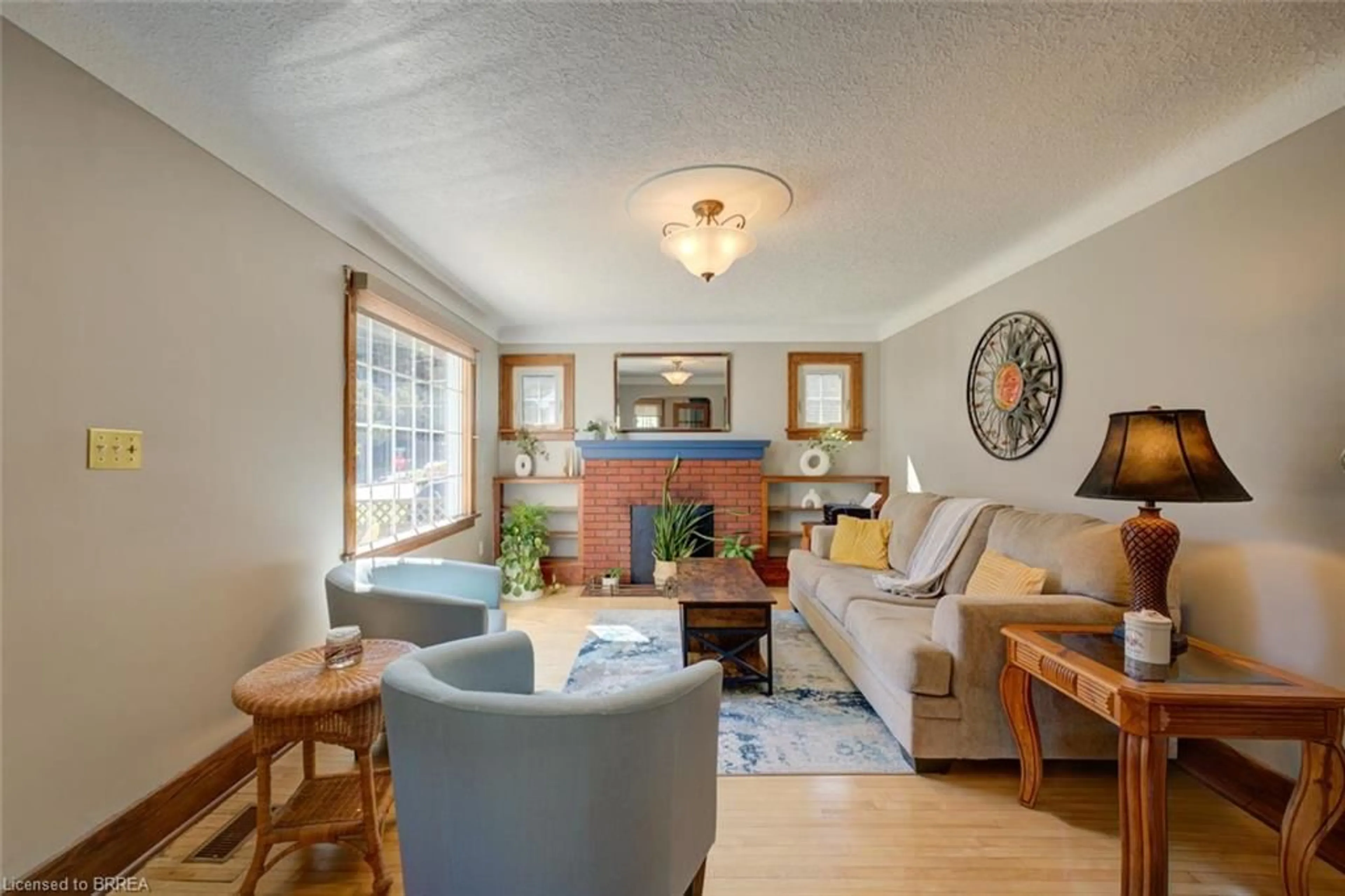 Living room with furniture, unknown for 15 Lyndsay St, Brantford Ontario N3T 2C6