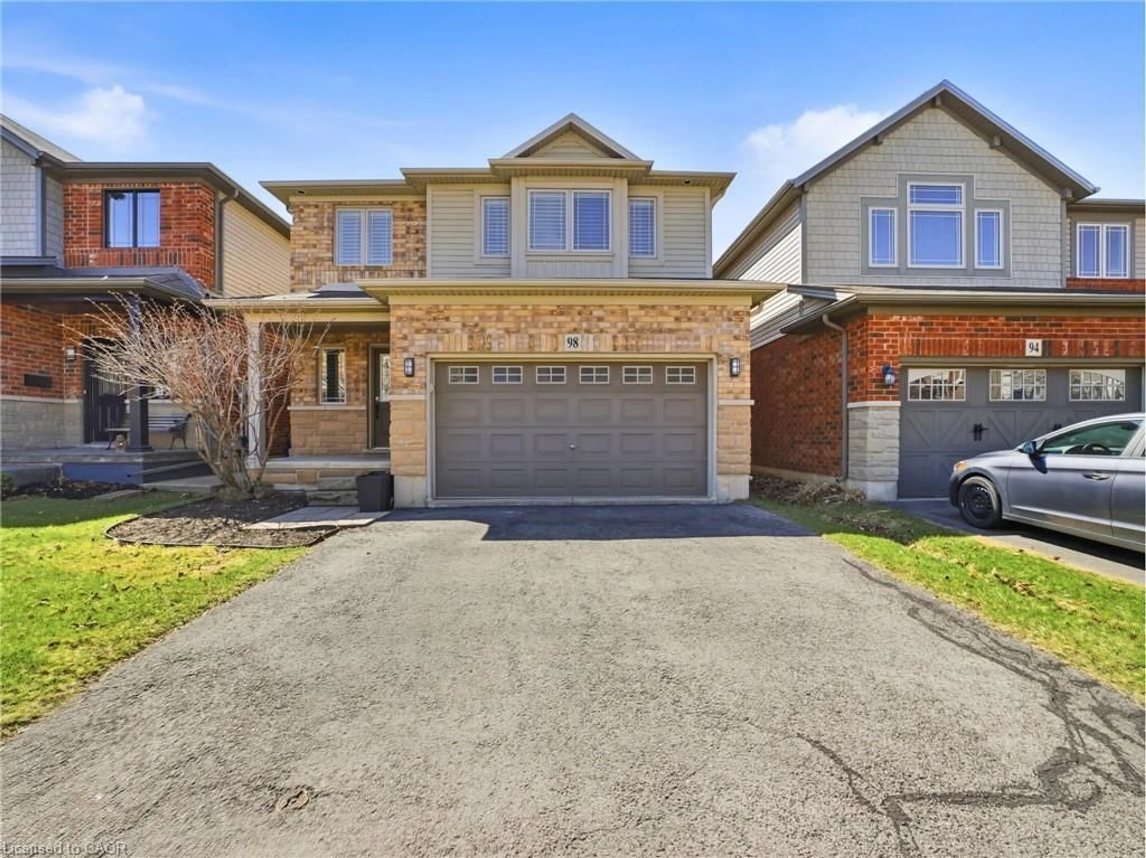 Home with brick exterior material, street for 98 Willow Lane, Grimsby Ontario L3M 5P7